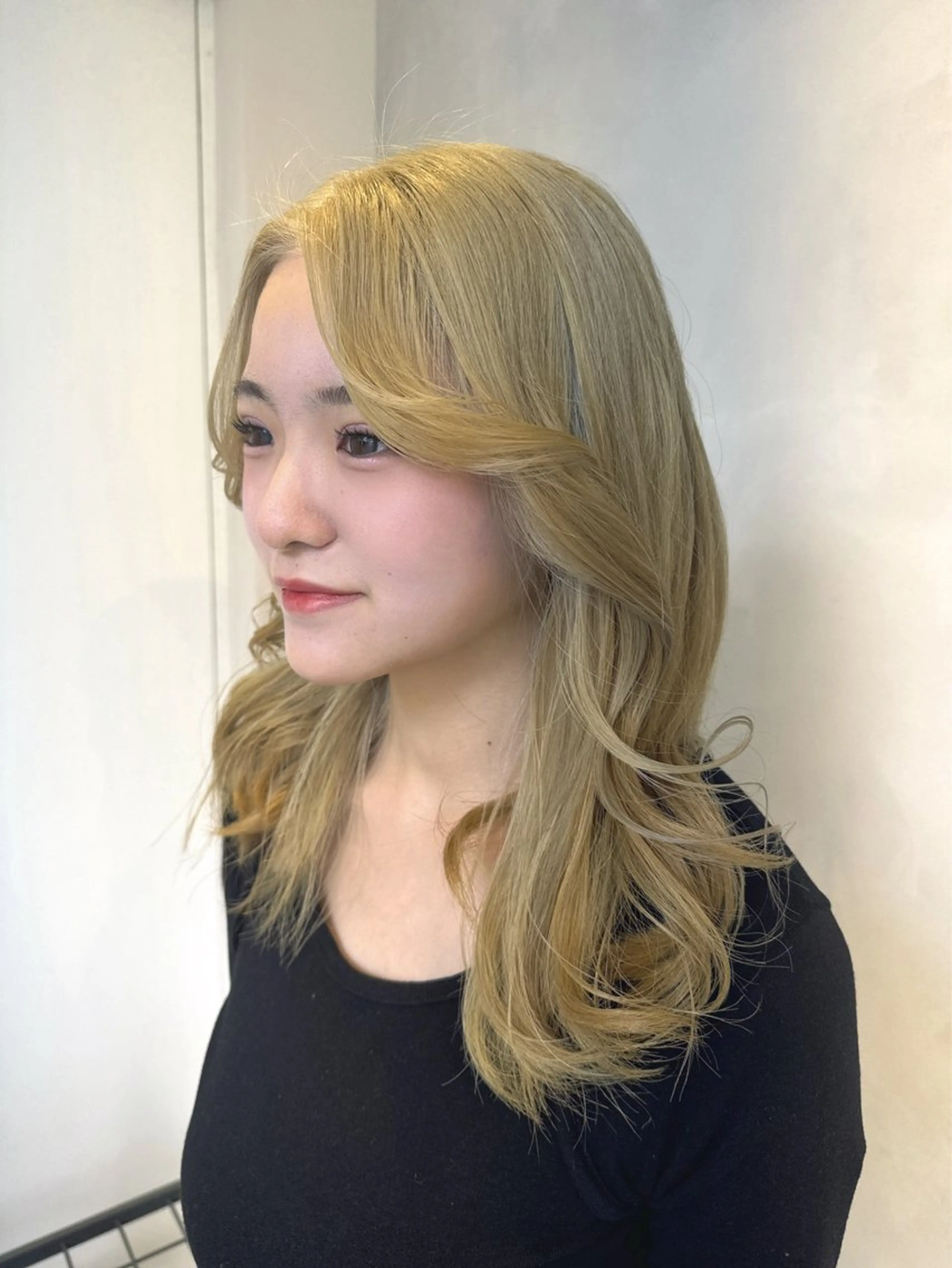 セミロング カラー ブリーチ ブロンド ヘアカラー トリートメント 透明感カラー✨艶髪 制作🌱山根あゆみのヘアスタイル