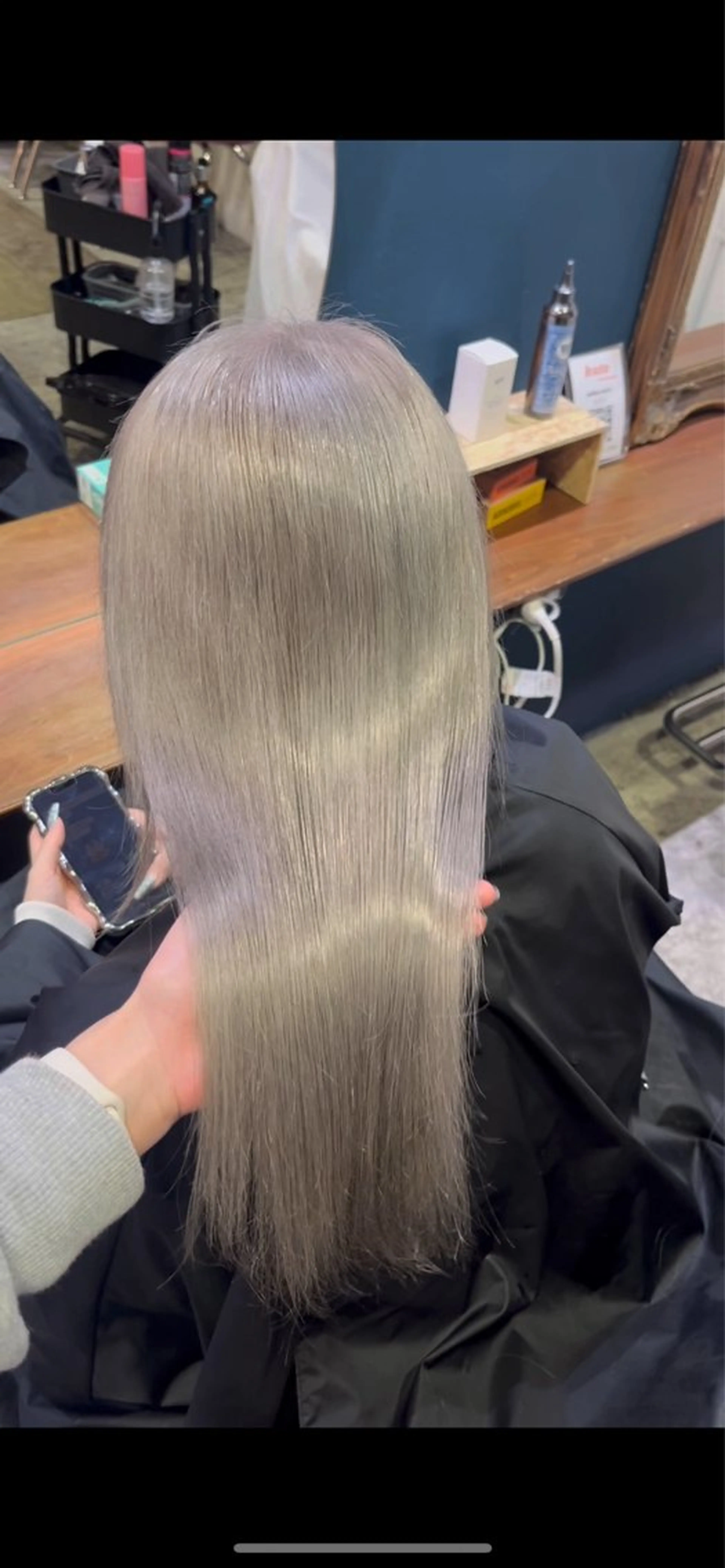 カラー シルバー ホワイトシルバー ヘアカラー トリートメント ヘアセット 北川 茉奈のヘアスタイル