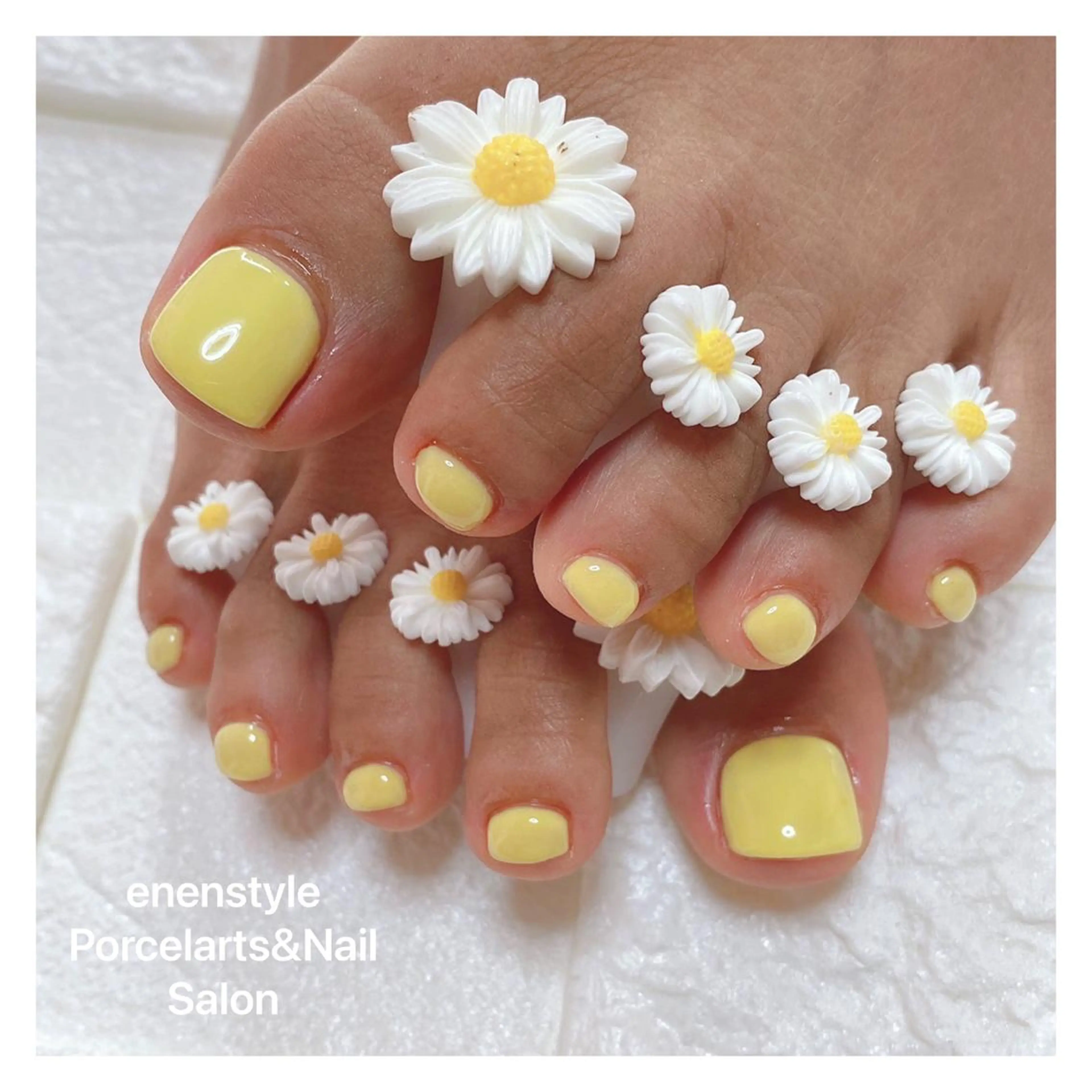 ミディアム ネイル ハンドネイル フットネイル 👑enen style👑のネイルデザイン