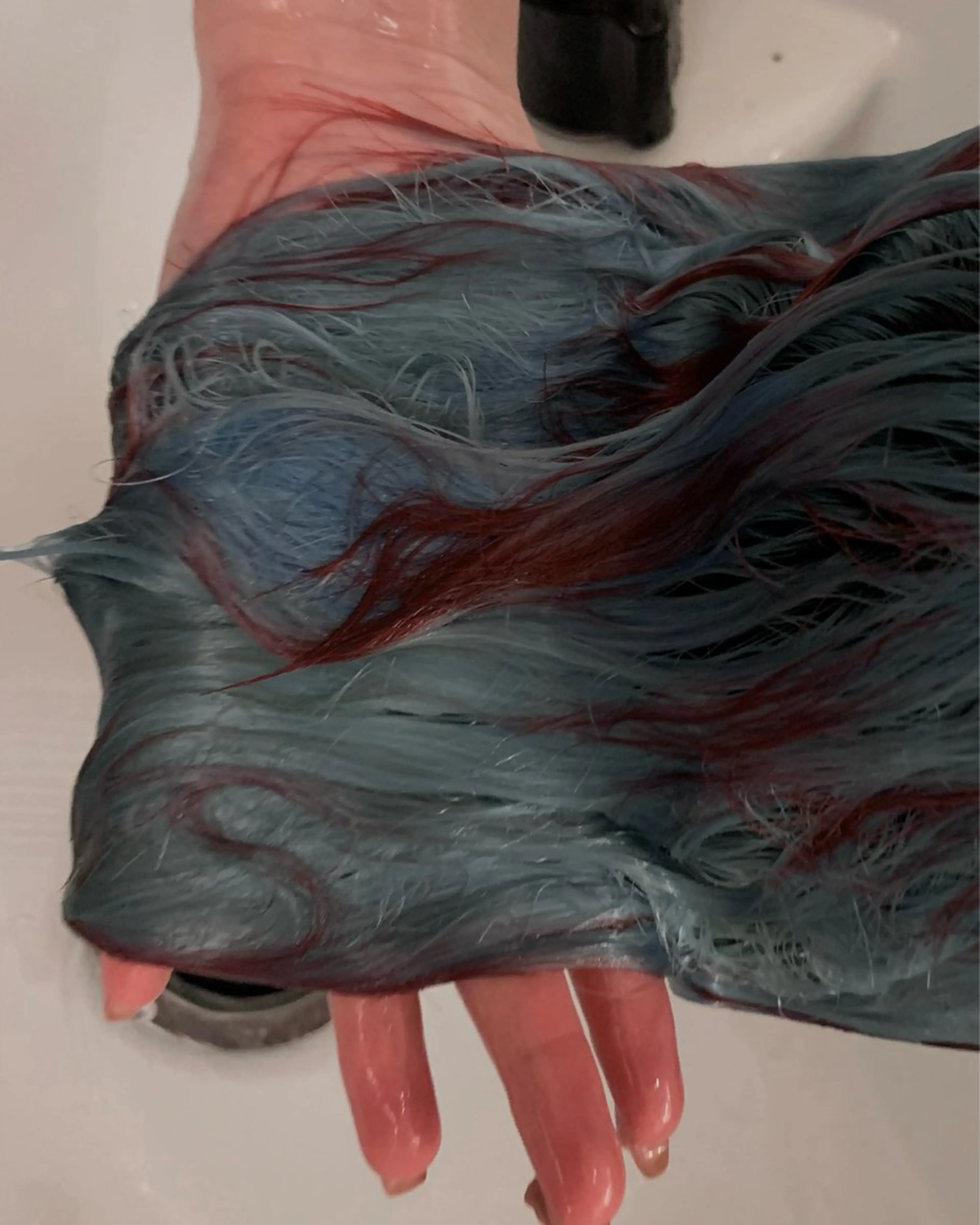 カラー hinata /ハイトーンのヘアスタイル