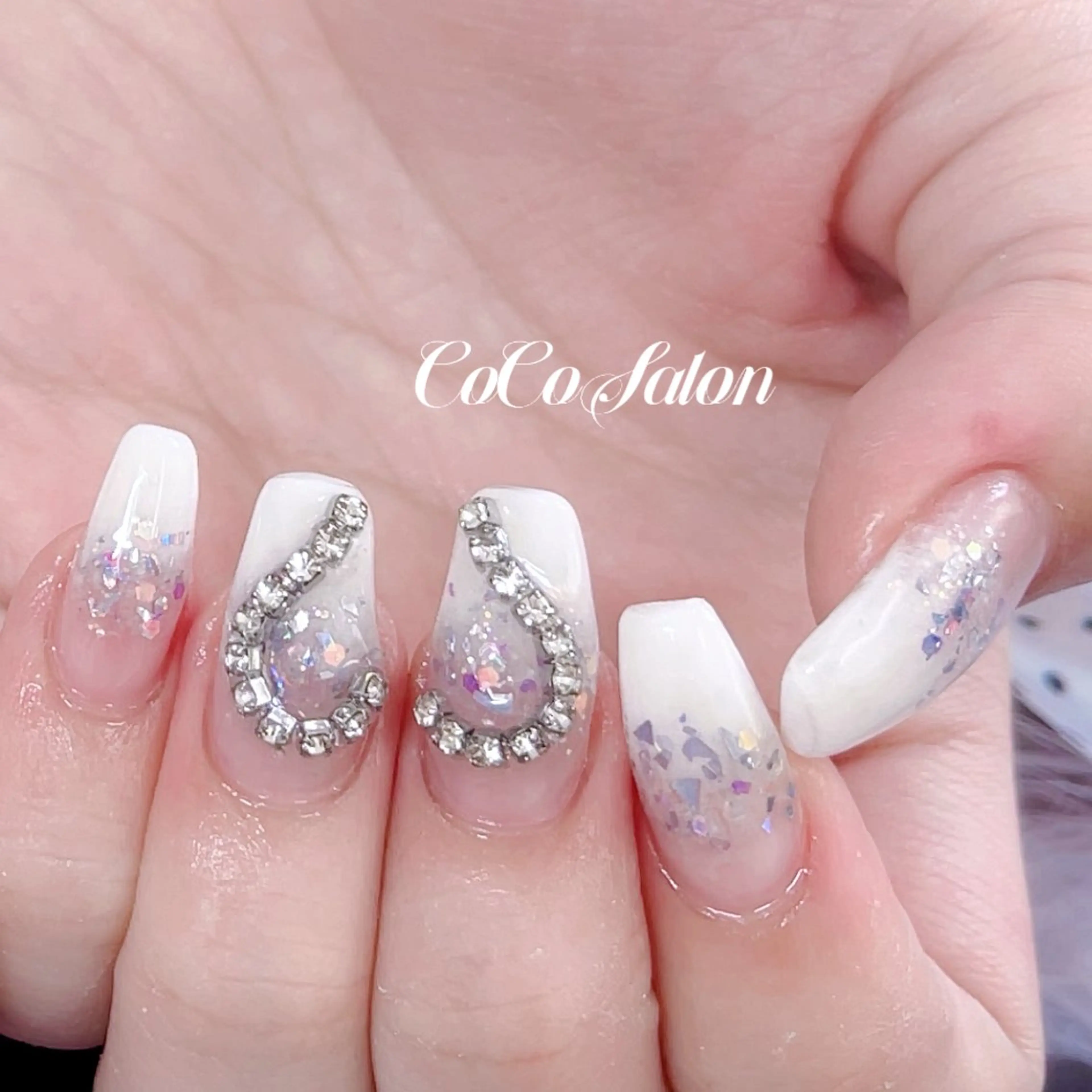 ネイル オーロラネイル 長さ出し ジェルネイル グラデーション ハート ハンドネイル CoCoSalon ネイル/まつ毛予約のネイルデザイン