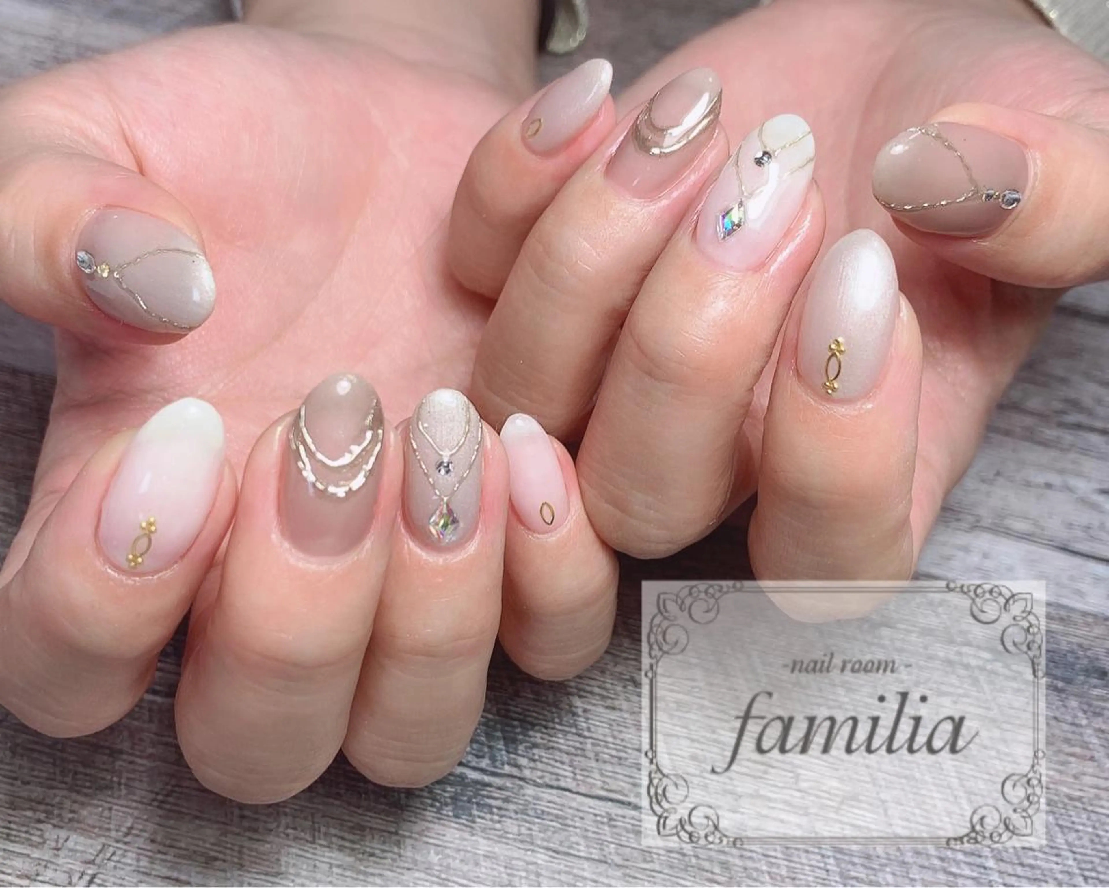 ネイル ハンドネイル -nailroom- familiaのネイルデザイン