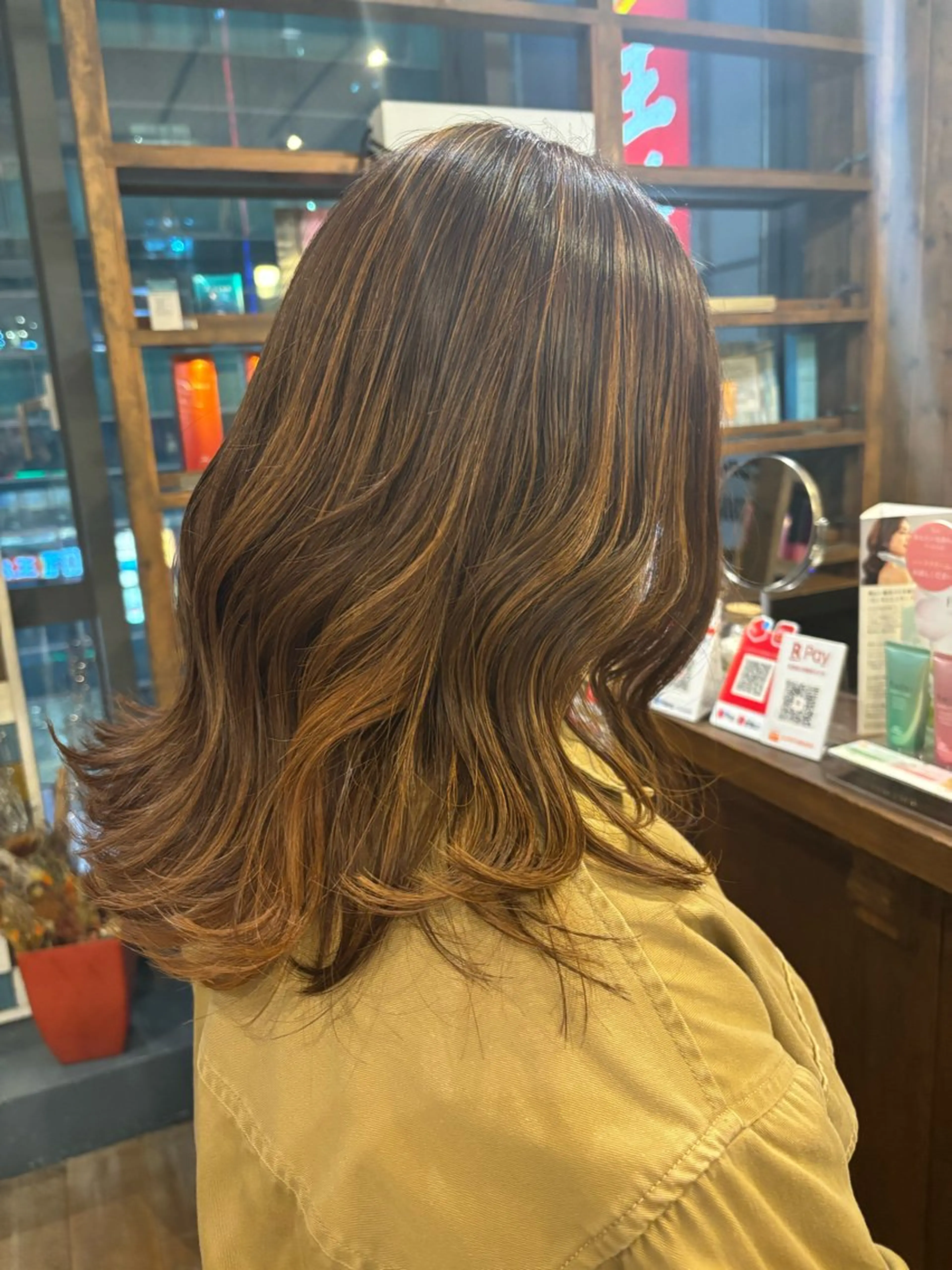 ロング カラー ハイライトカラー オレンジ ハイライト ヘアカラー トリートメント 七井 香奈 (なないかな)のヘアスタイル