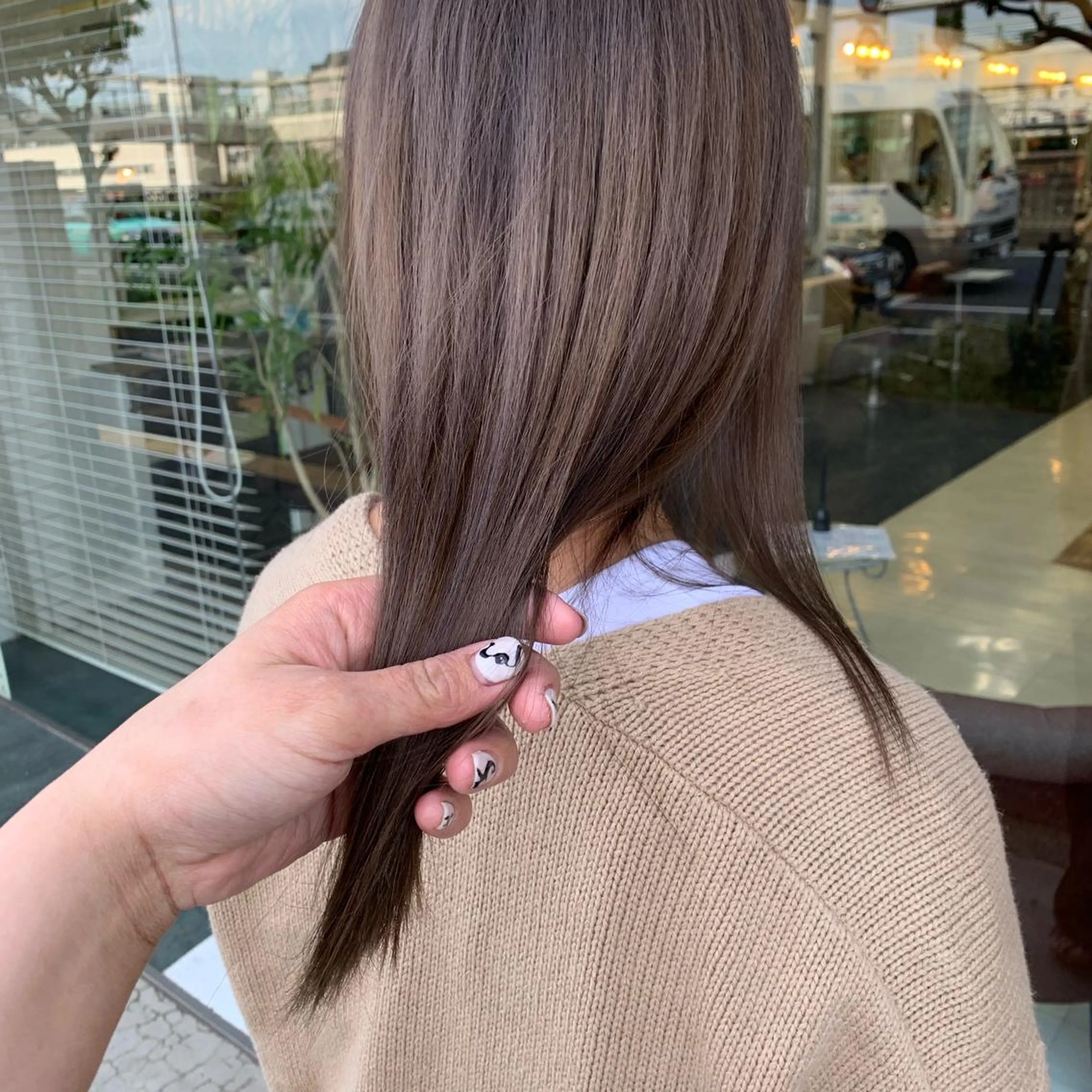 セミロング アッシュ ヘアカラー 👑満足度1000% 重村 春奈👑のヘアスタイル