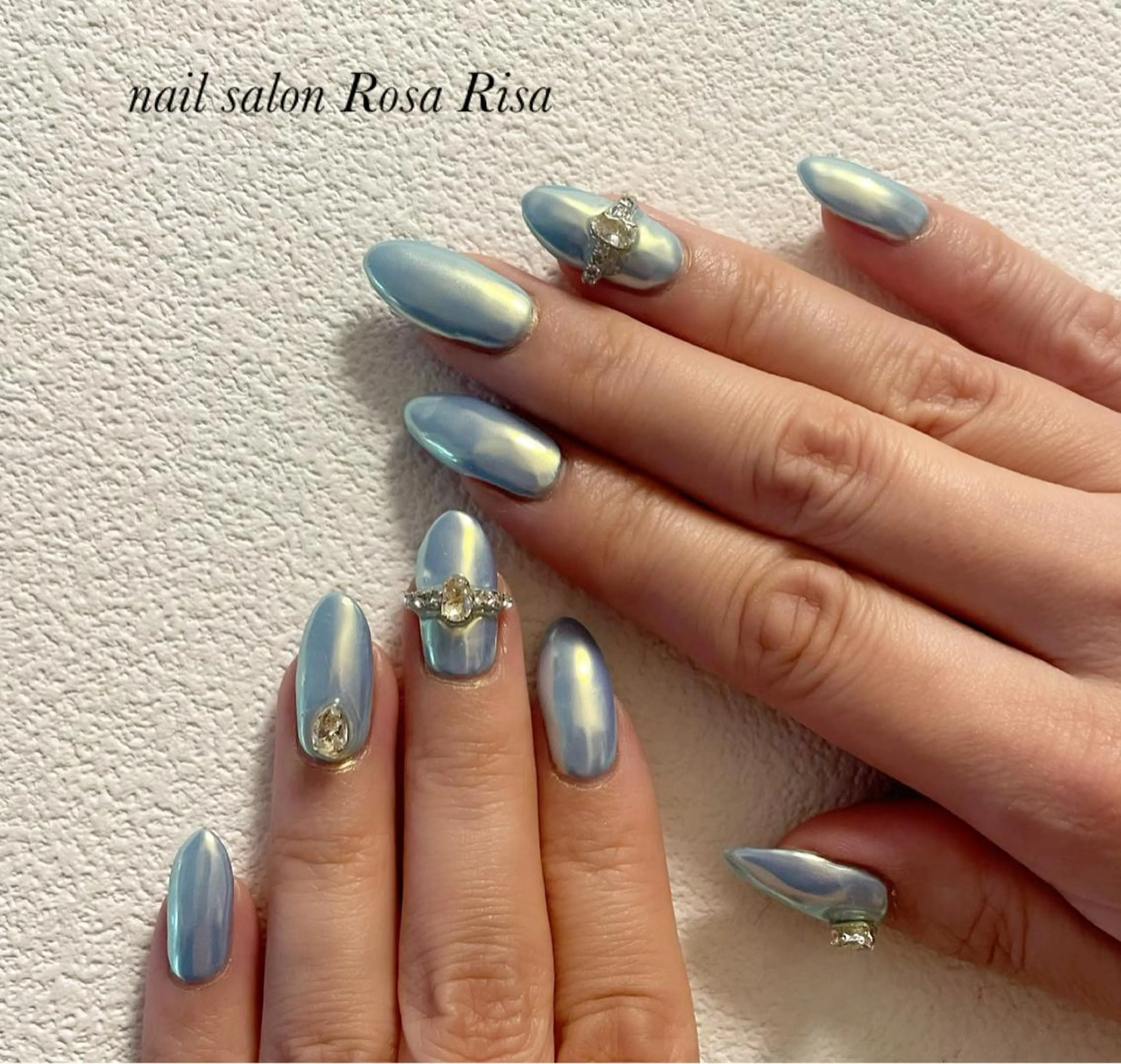 セミロング ネイル オーロラネイル ブルー ハンドネイル ネイルスタジオ シェイクユアハンズのネイルデザイン