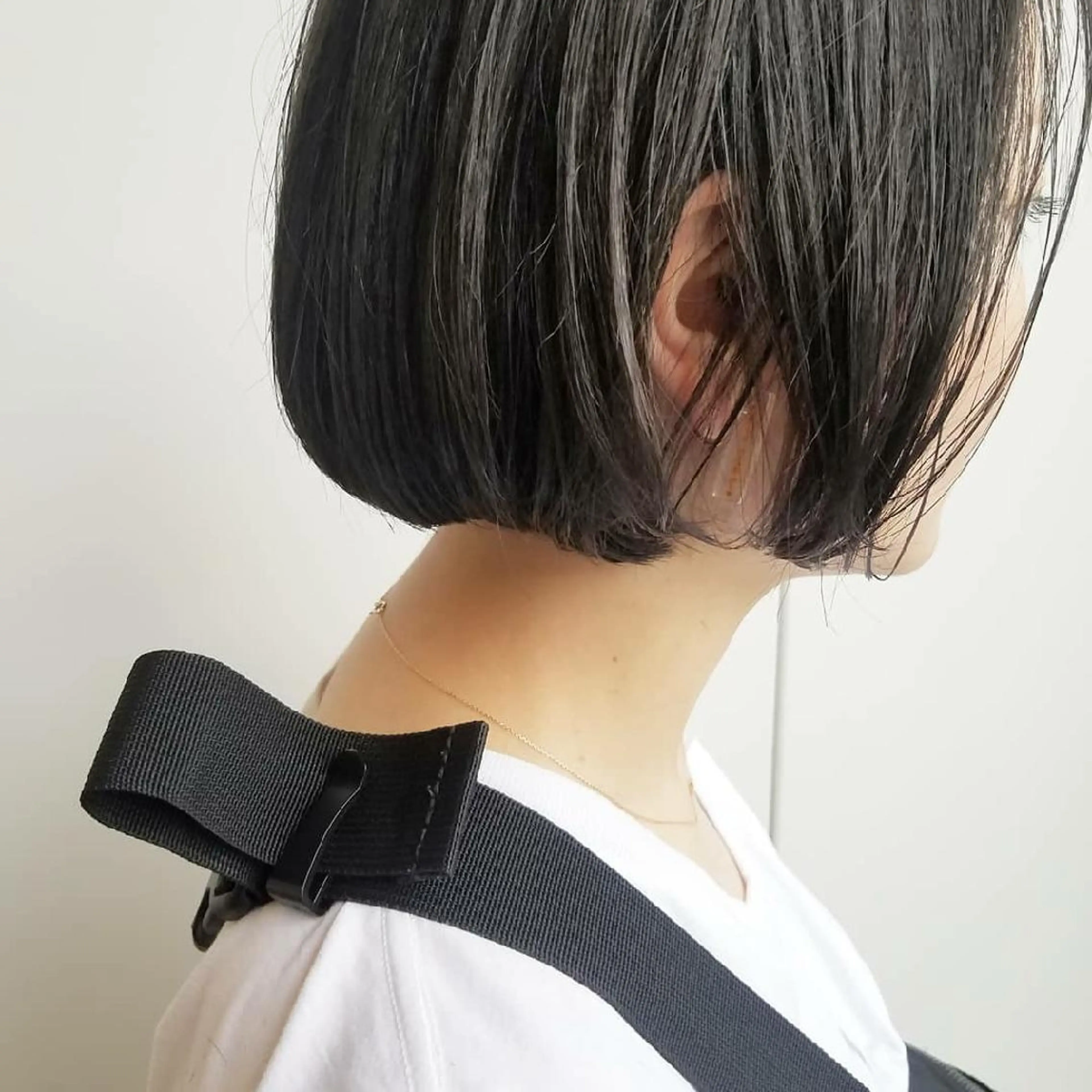 ショート カラー ブルーカラー ブルージュ ボブ iplus✴ まつげ、眉毛、耳つぼのマツエク・マツパデザイン