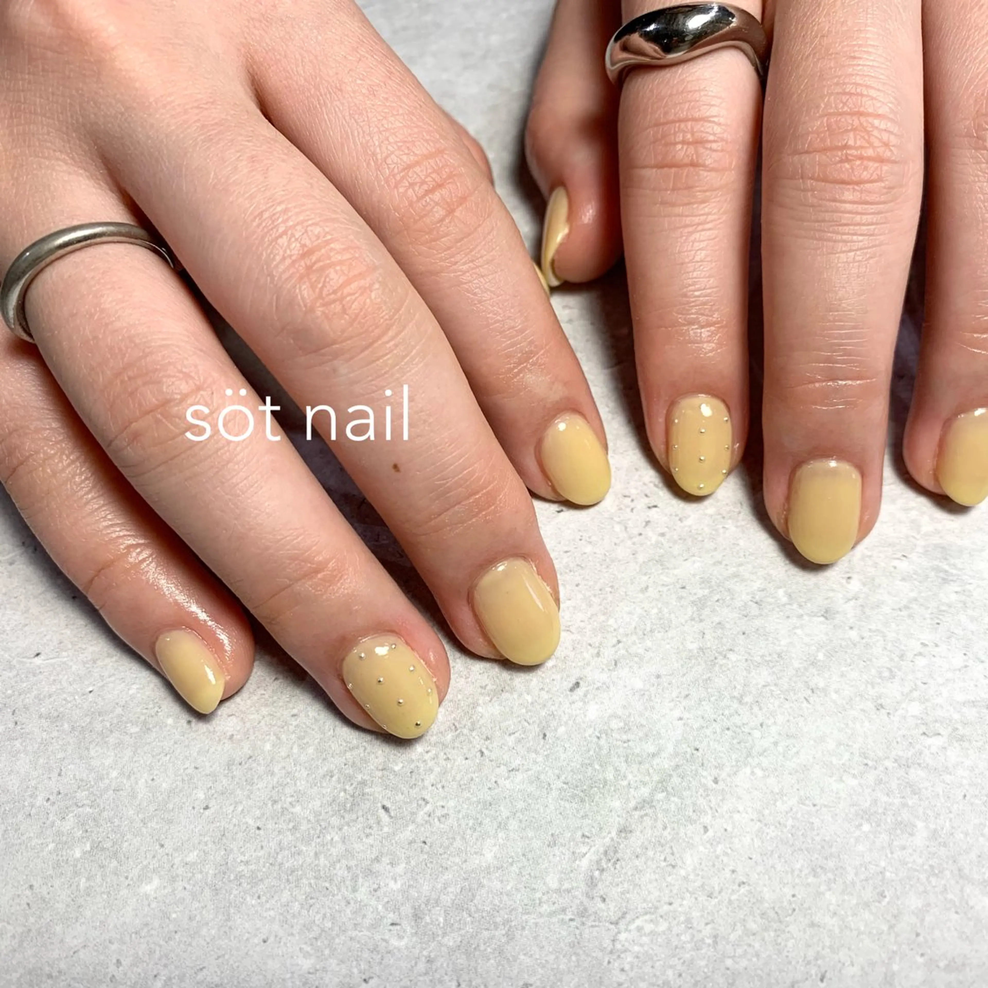 ネイル 黄色 ハンドネイル söt nail所属・岡田 恵美のネイルデザイン