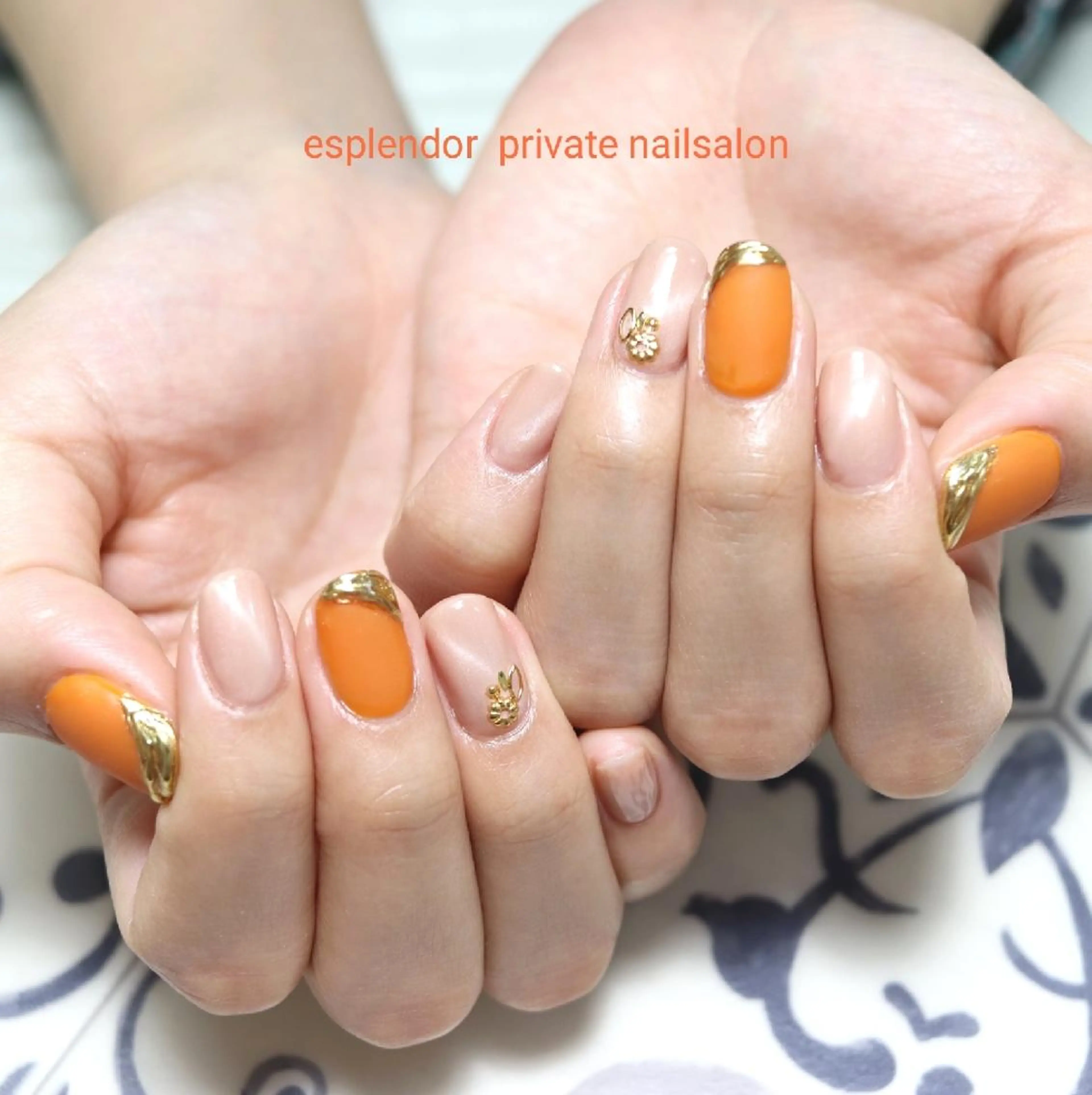 ネイル ゴールド マグネットネイル ミラーネイル オレンジ ハンドネイル ハンドケア esplendor  エスプレンドル所属・esplendor  エスプレンドルのネイルデザイン