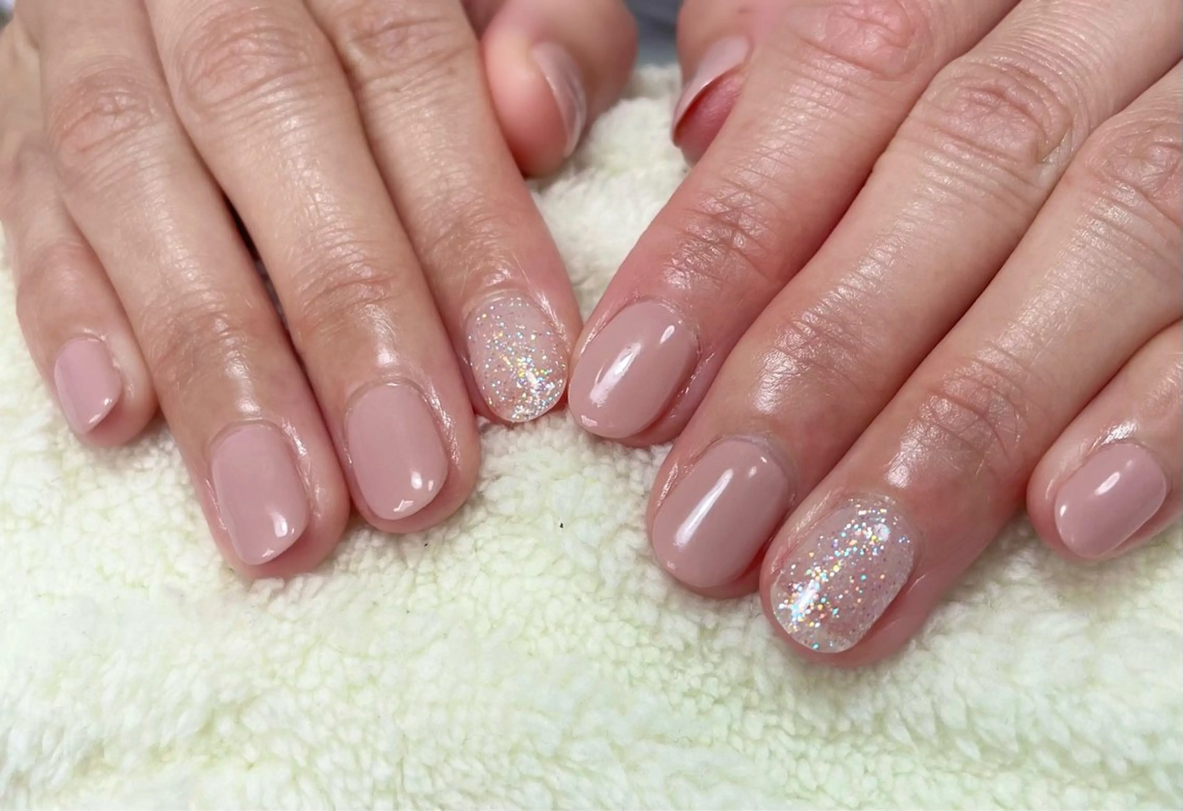 ネイル ラメ(グリッター) オフィスネイル ワンカラーネイル シンプルネイル ハンドネイル Chicchi 加茂宮駅徒歩3分のネイルデザイン