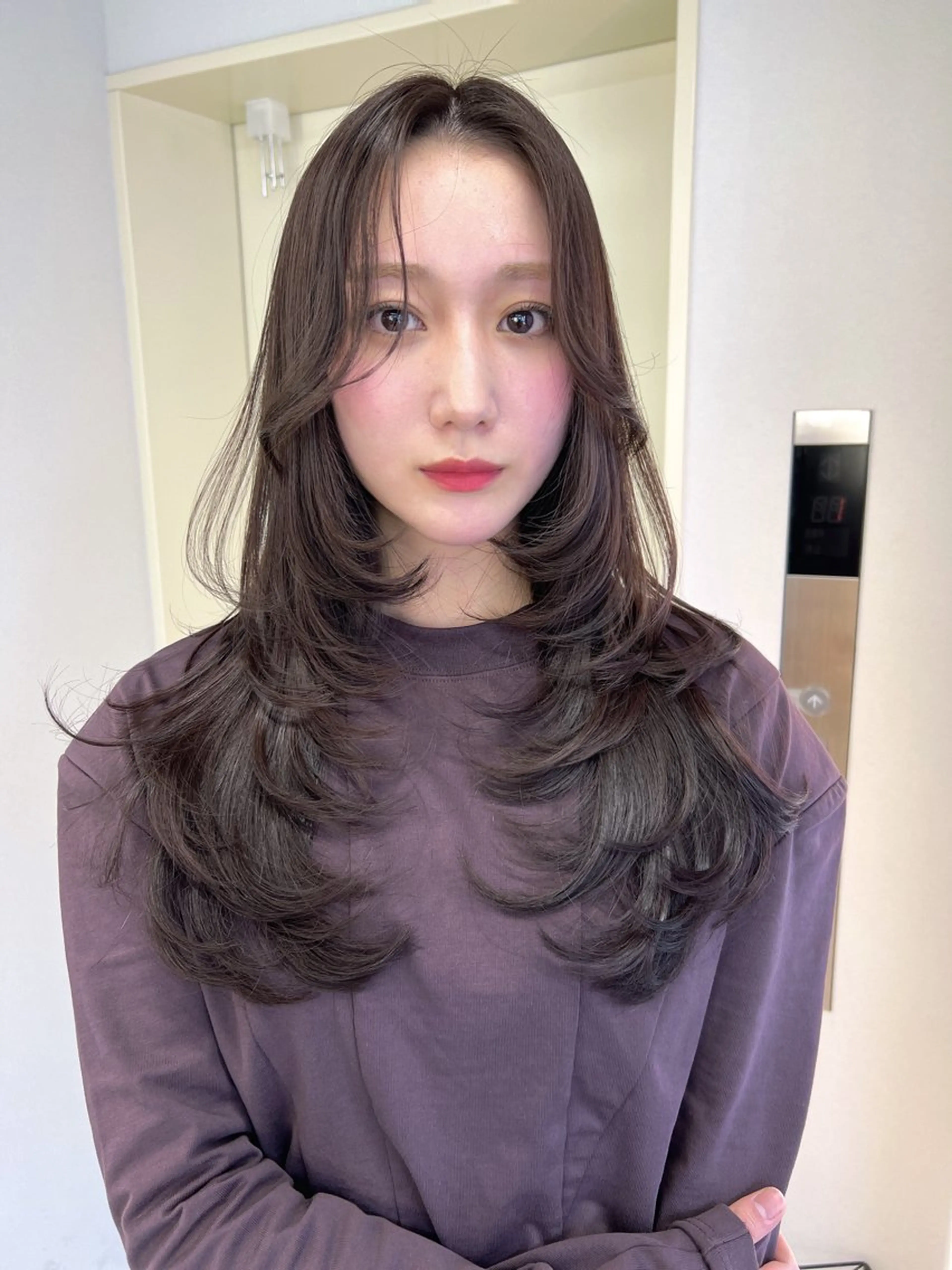 ロング カット ヘアカラー トリートメント maya レイヤーカットのヘアスタイル