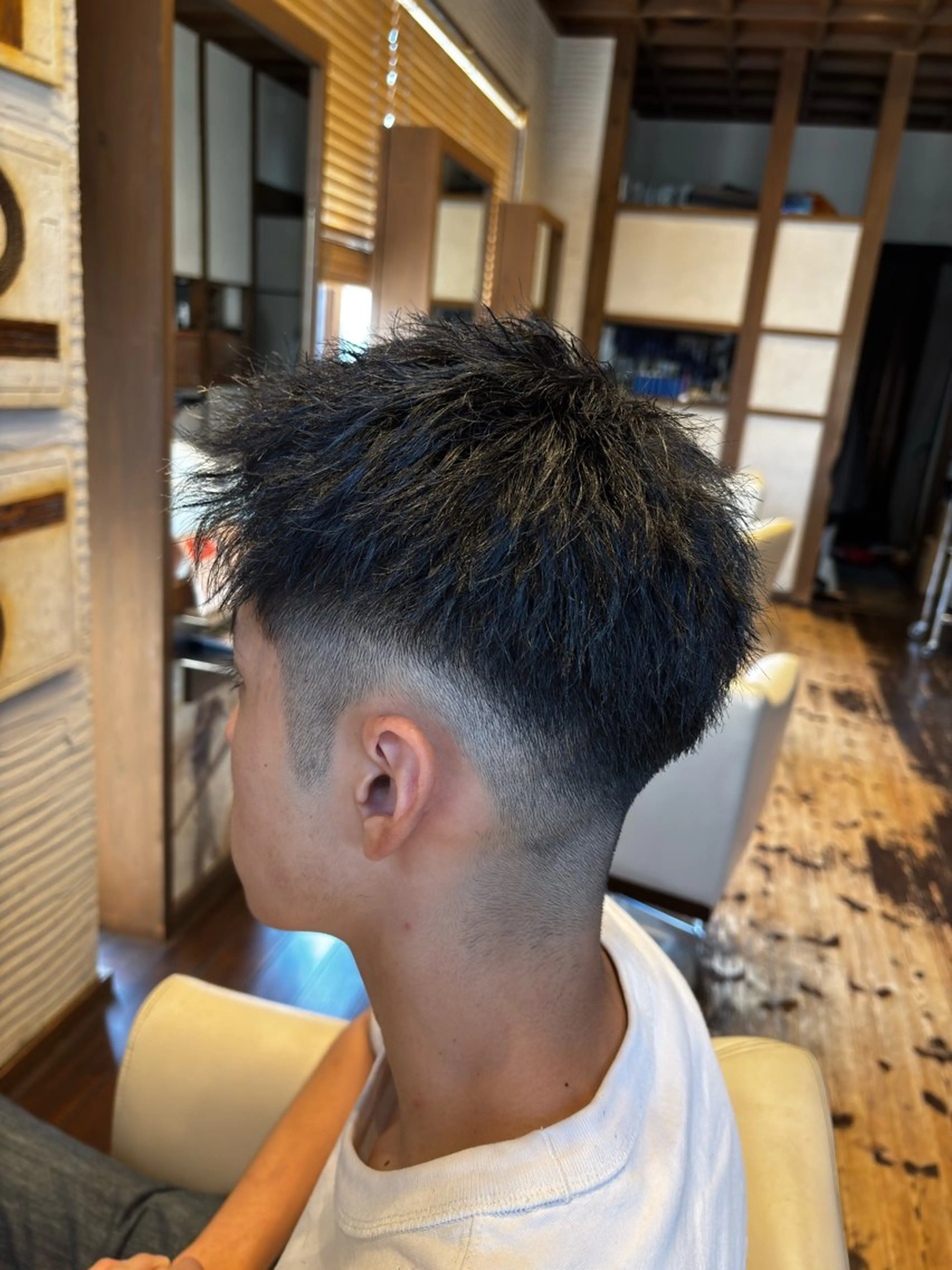 パーマ メンズ メンズパーマ メンズツイストパーマ ツイストパーマ カット パーマ りずむヘアデザイン所属・Rhythm / RYOMAの眉毛・アイブロウイメージ