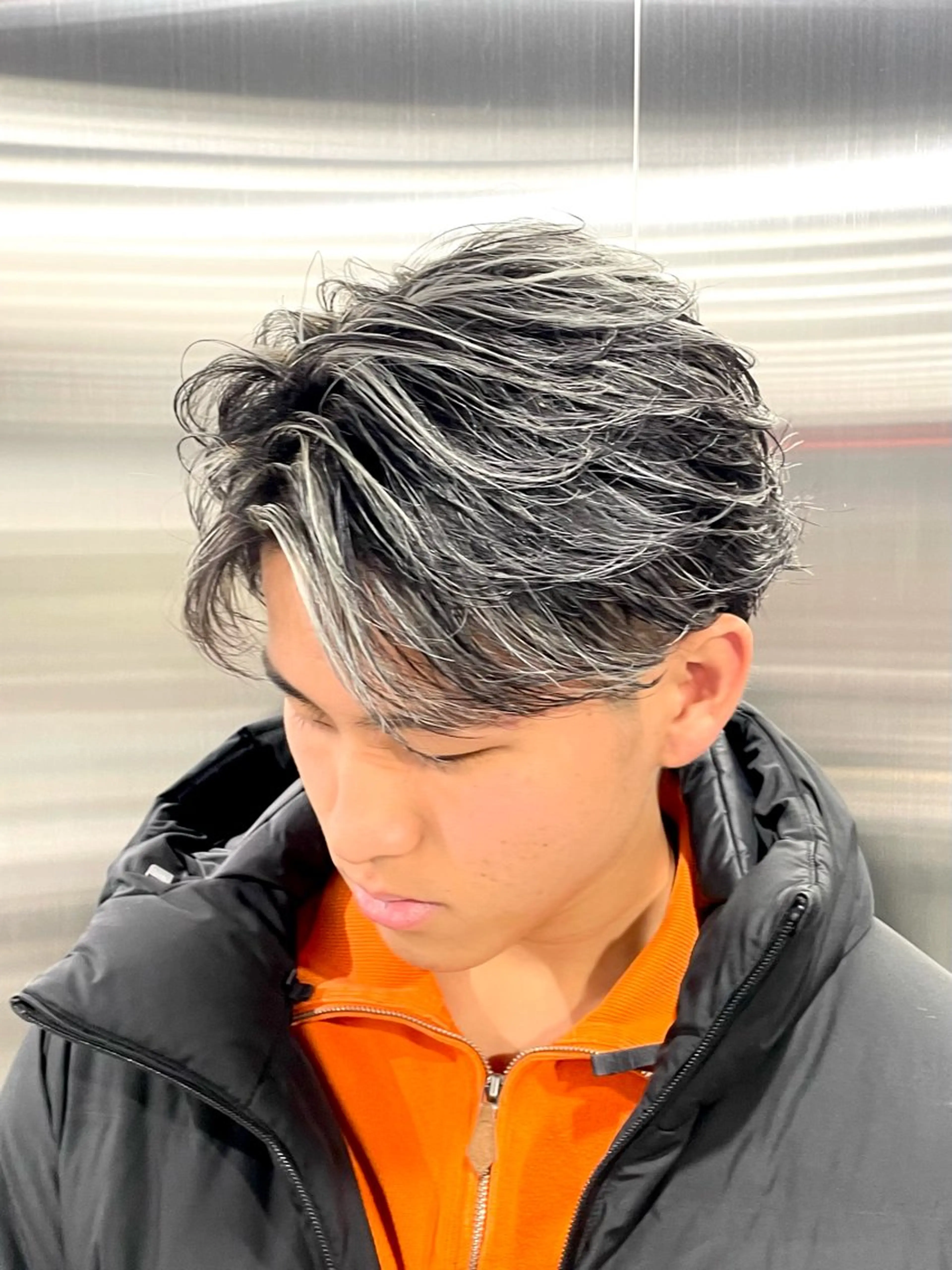 ショート パーマ メンズ センターパート フェザーパーマ カルマパーマ メンズメッシュ メンズパーマ カット パーマ カラーモデル⚡️ REONのヘアスタイル