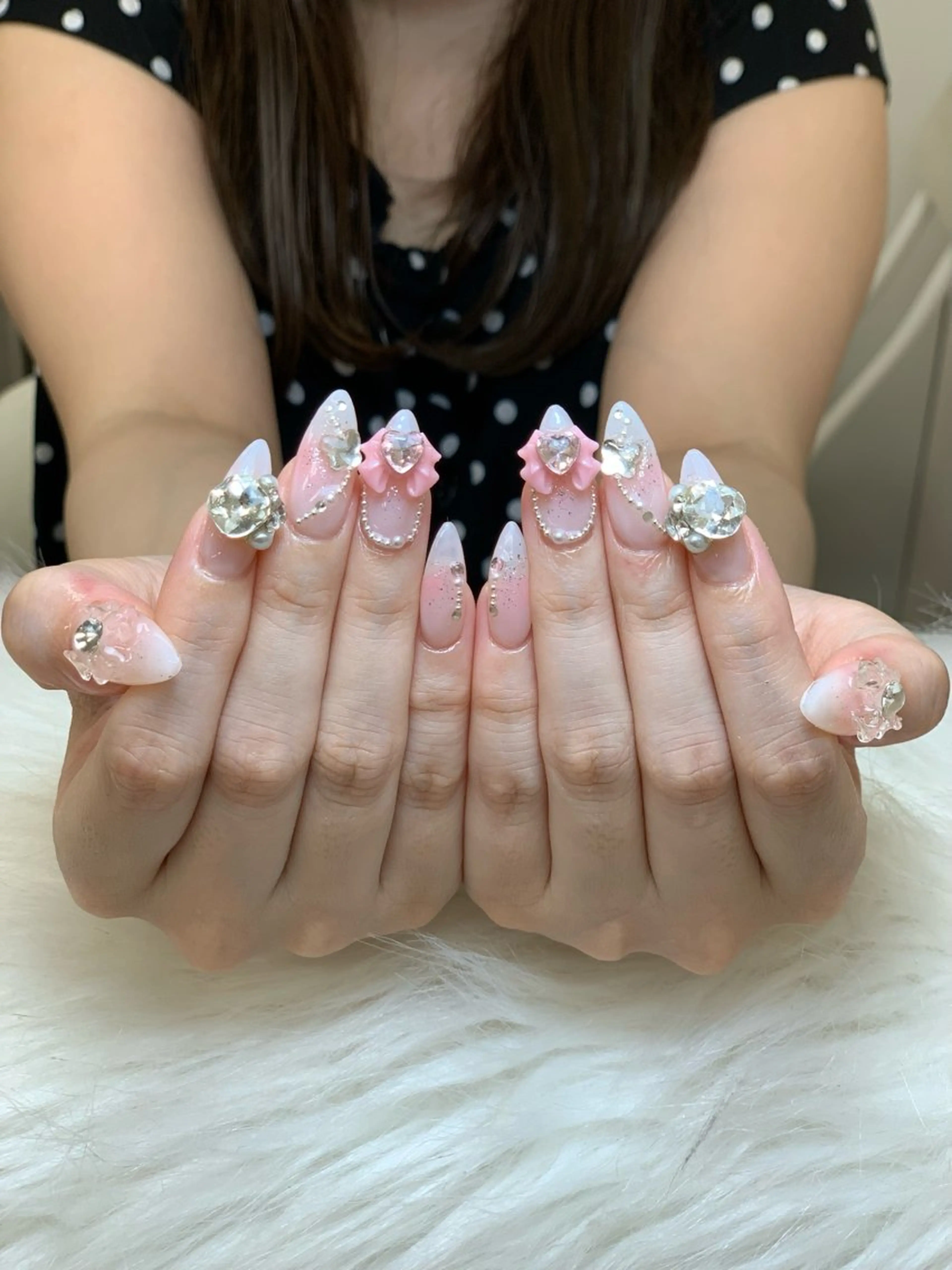 ネイル アートネイル オーロラネイル チークネイル 長さ出し フットネイル ハンドネイル Cloudy Chan 歌舞伎町のネイルデザイン