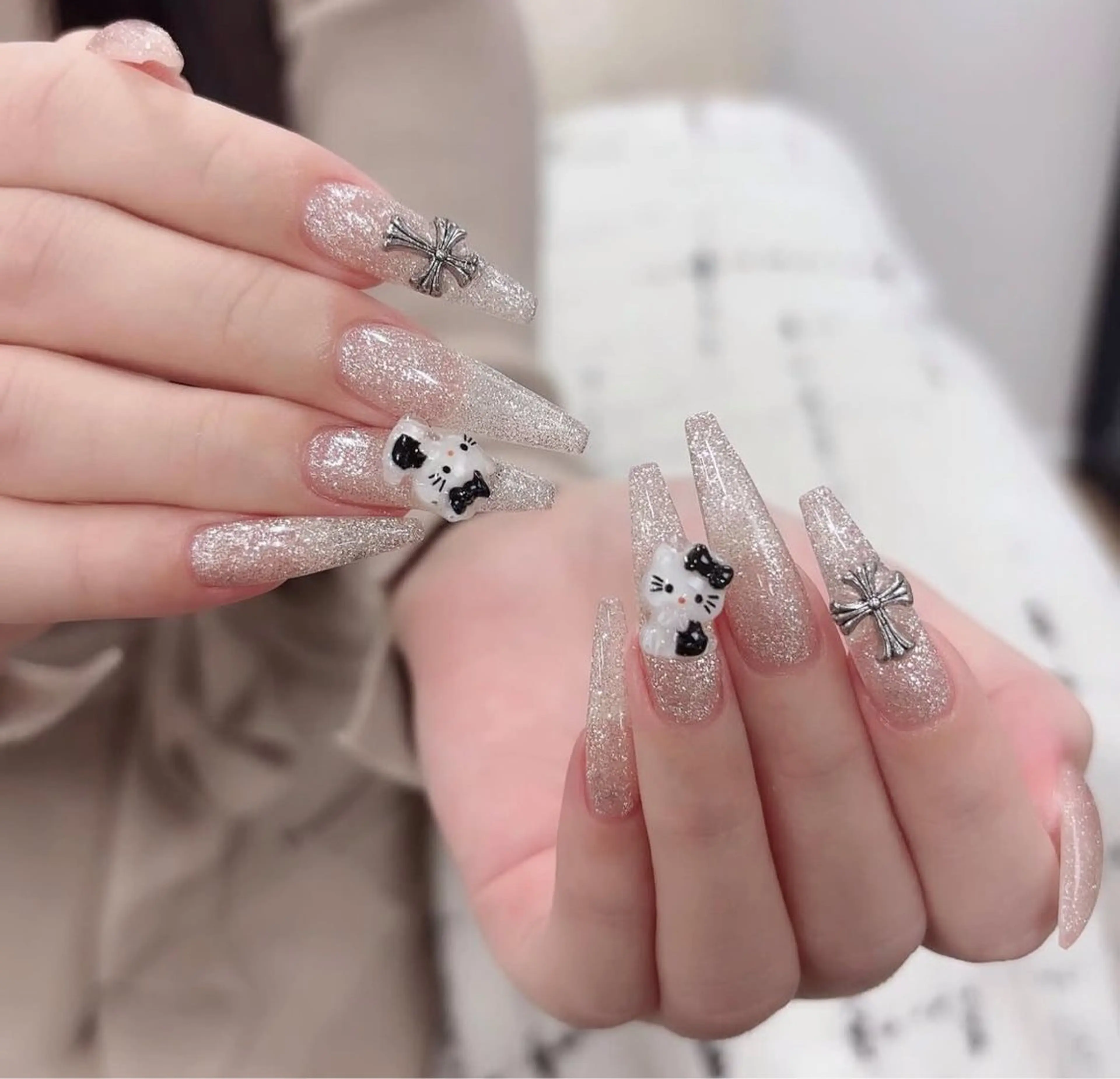 ネイル 長さ出し グラデーション キラキラネイル 韓国ネイル ラメ(グリッター) ハンドネイル ハンドケア Chisa Nail Studio所属・チ サのネイルデザイン