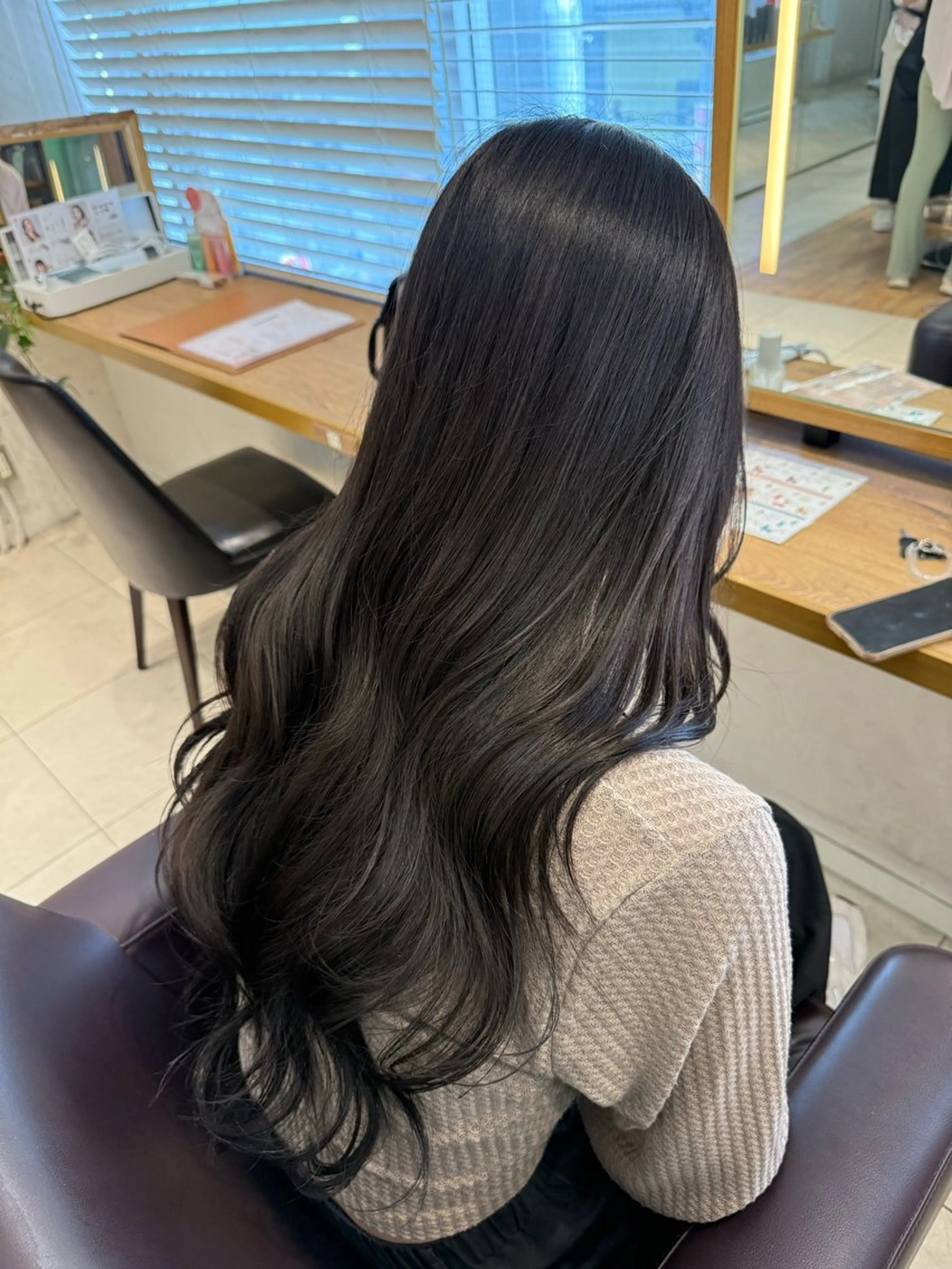 ロング ヘアカラー トリートメント 𝐀𝐲𝐚𝐤𝐚 /艶髪/ストレートのヘアスタイル