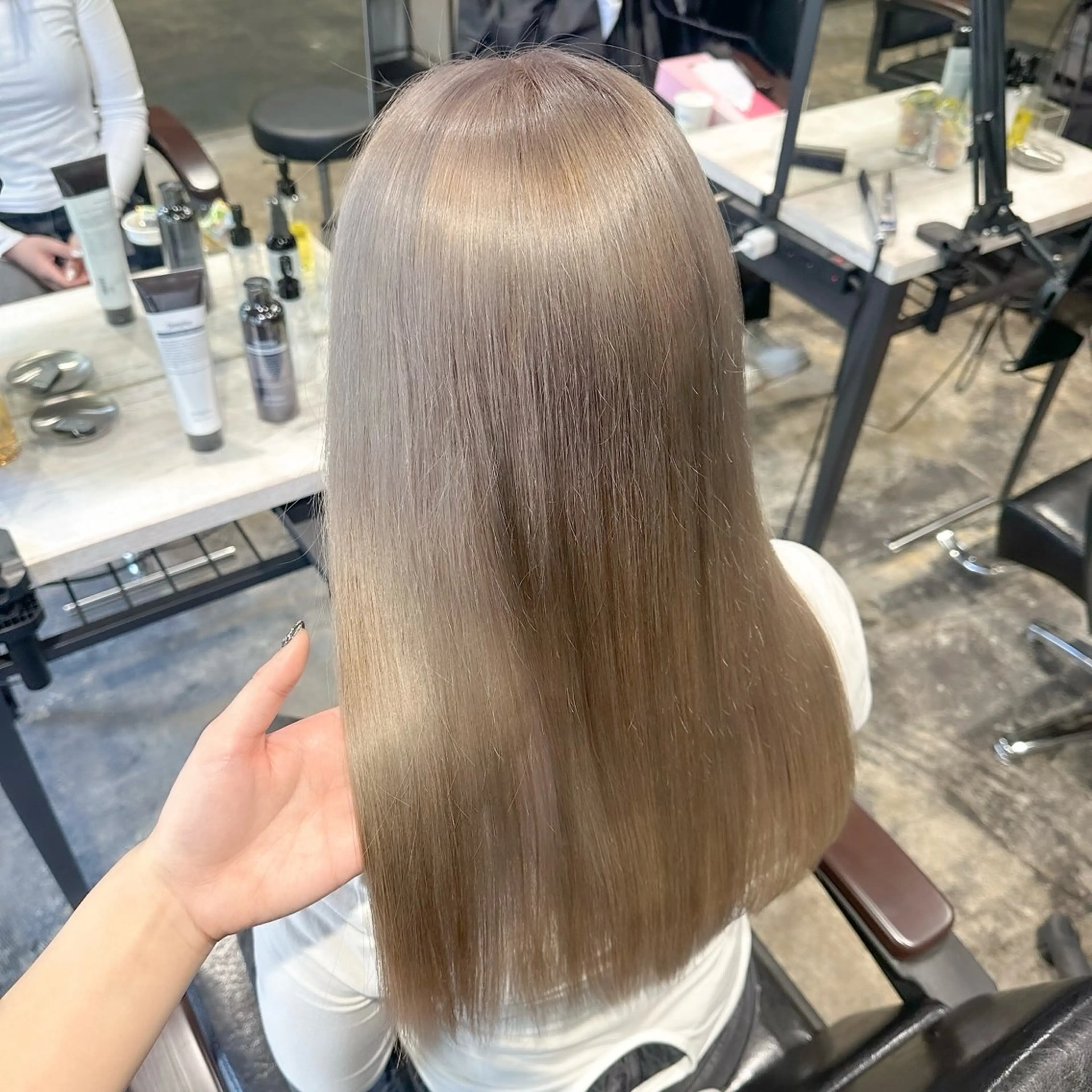 セミロング カラー カット ヘアカラー トリートメント ハイトーン･髪質改善 MIOKAのヘアスタイル