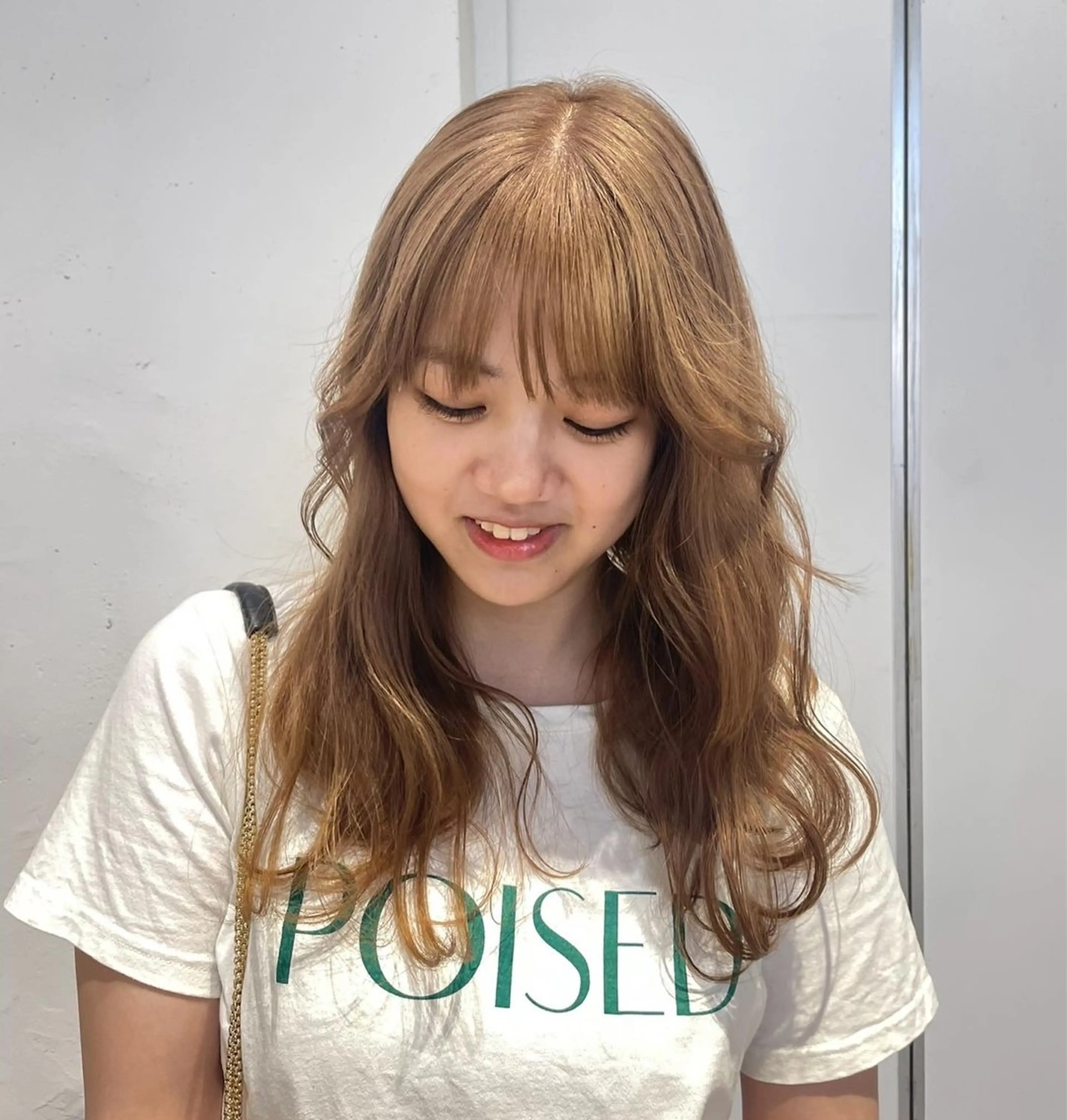 セミロング カラー ヘアカラー 🌟暖色系ハイトーン 🌟AIのヘアスタイル