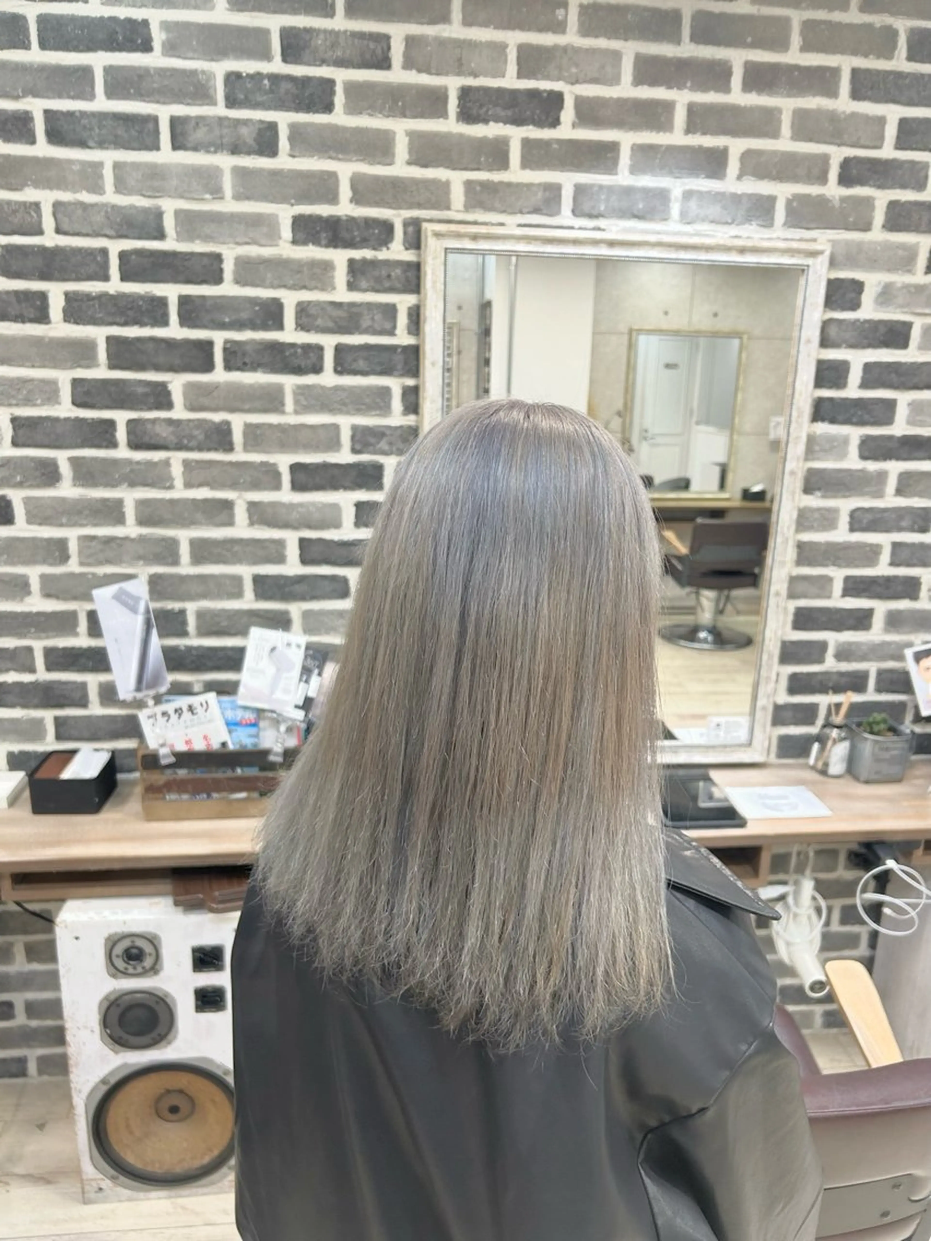 セミロング カラー 林 美佑のヘアスタイル