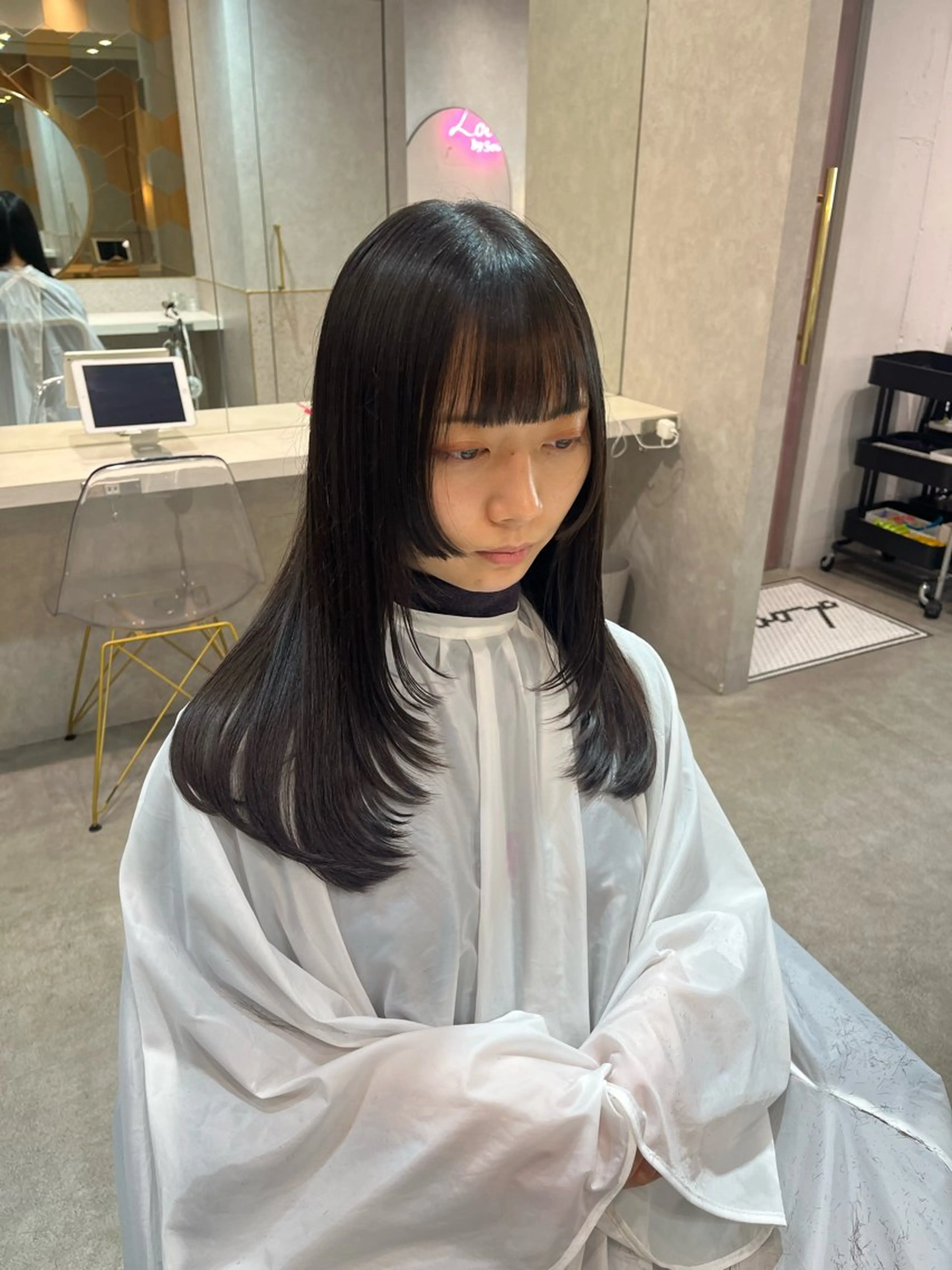 セミロング 韓国レイヤーカット/ ハイトーン/マアヤのヘアスタイル