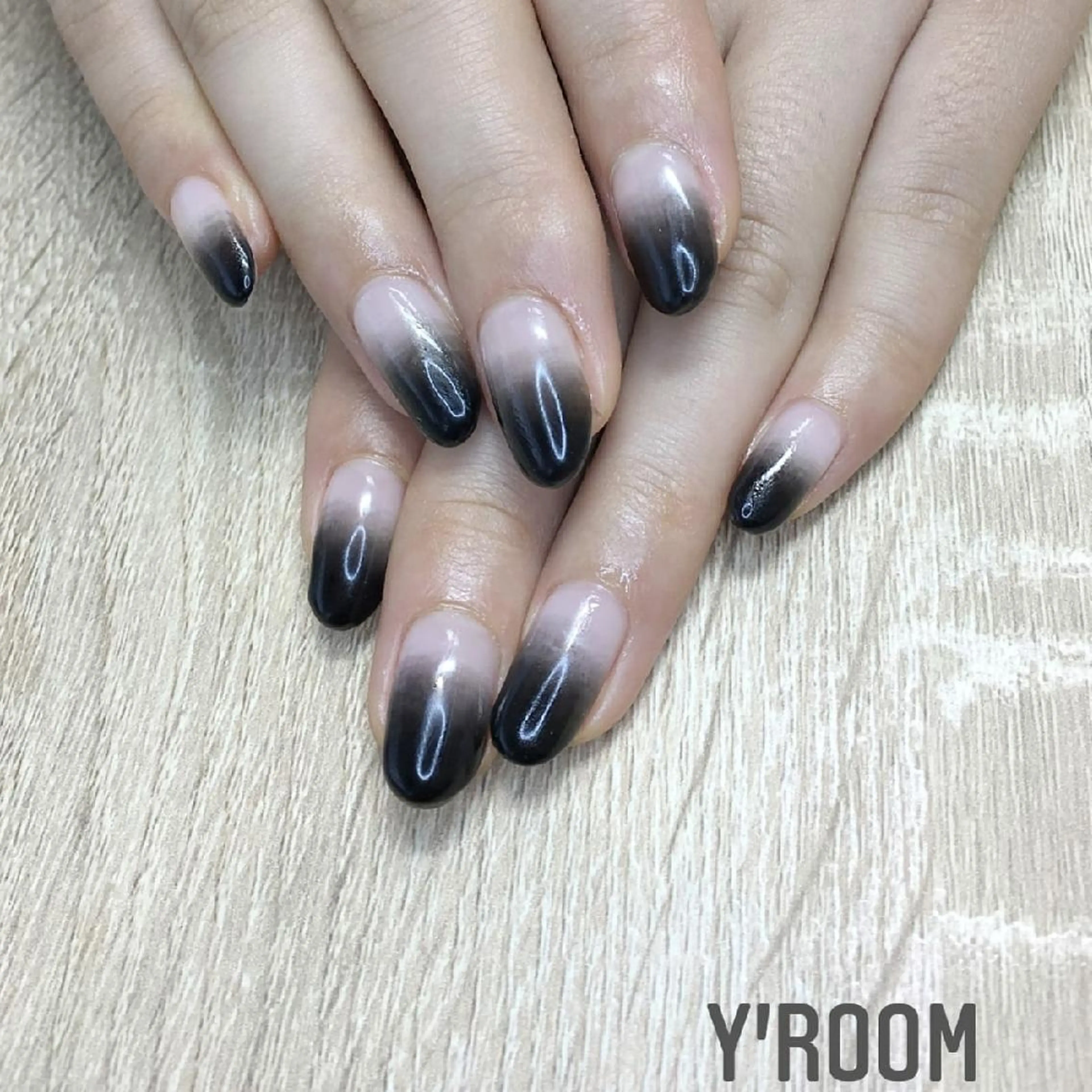 ネイル フラッシュネイル ジェルネイル グラデーション マグネットネイル ニュアンスネイル YUKA （ネイリスト）のネイルデザイン