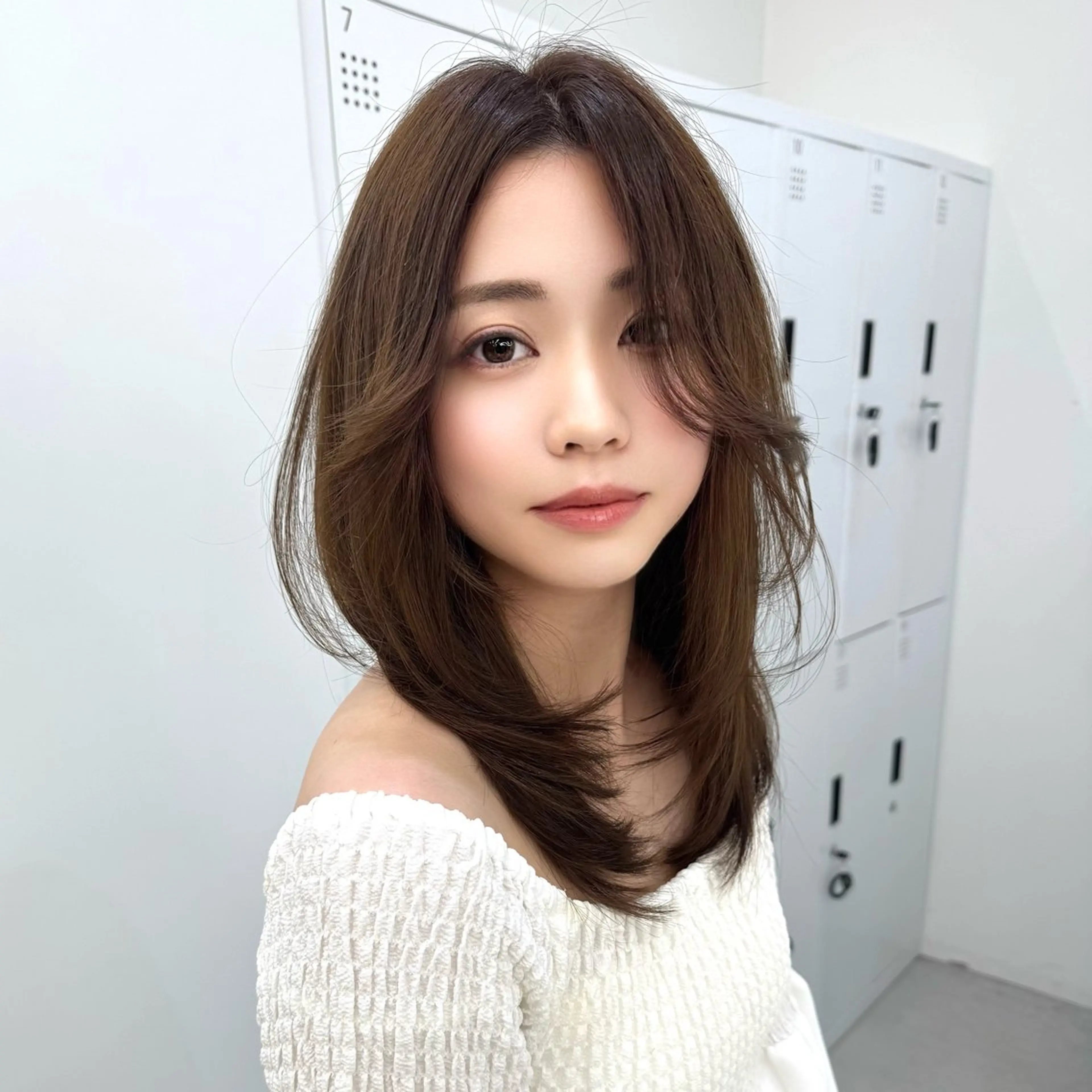 ミディアム ミディアムレイヤー レイヤーカット 似合わせカットが 得意な美容師のヘアスタイル