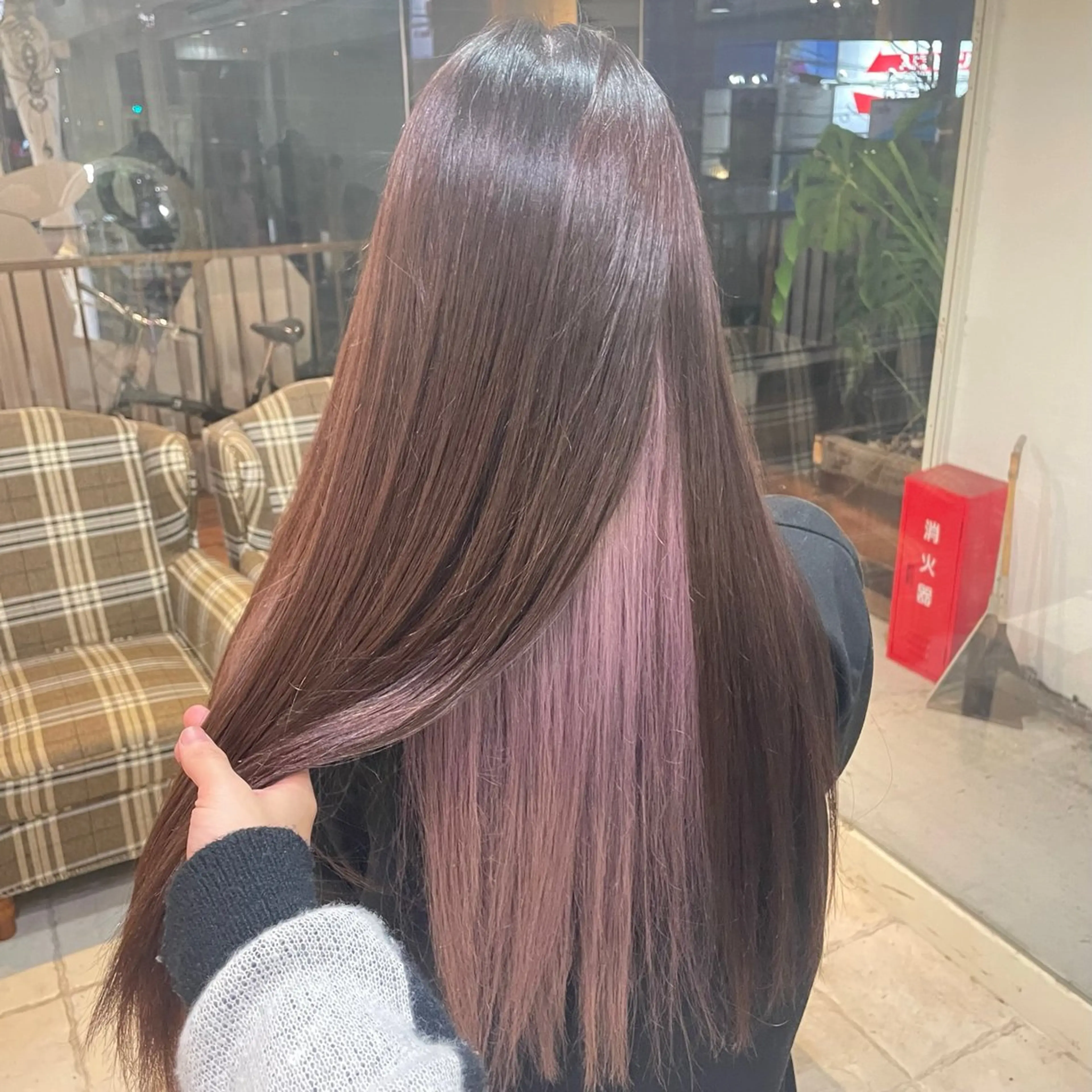 ロング カラー ブリーチ ブラウンカラー ハイトーンカラー インナーカラー ピンクカラー ヘアカラー Hiroto／ インナーカラー／神戸のヘアスタイル