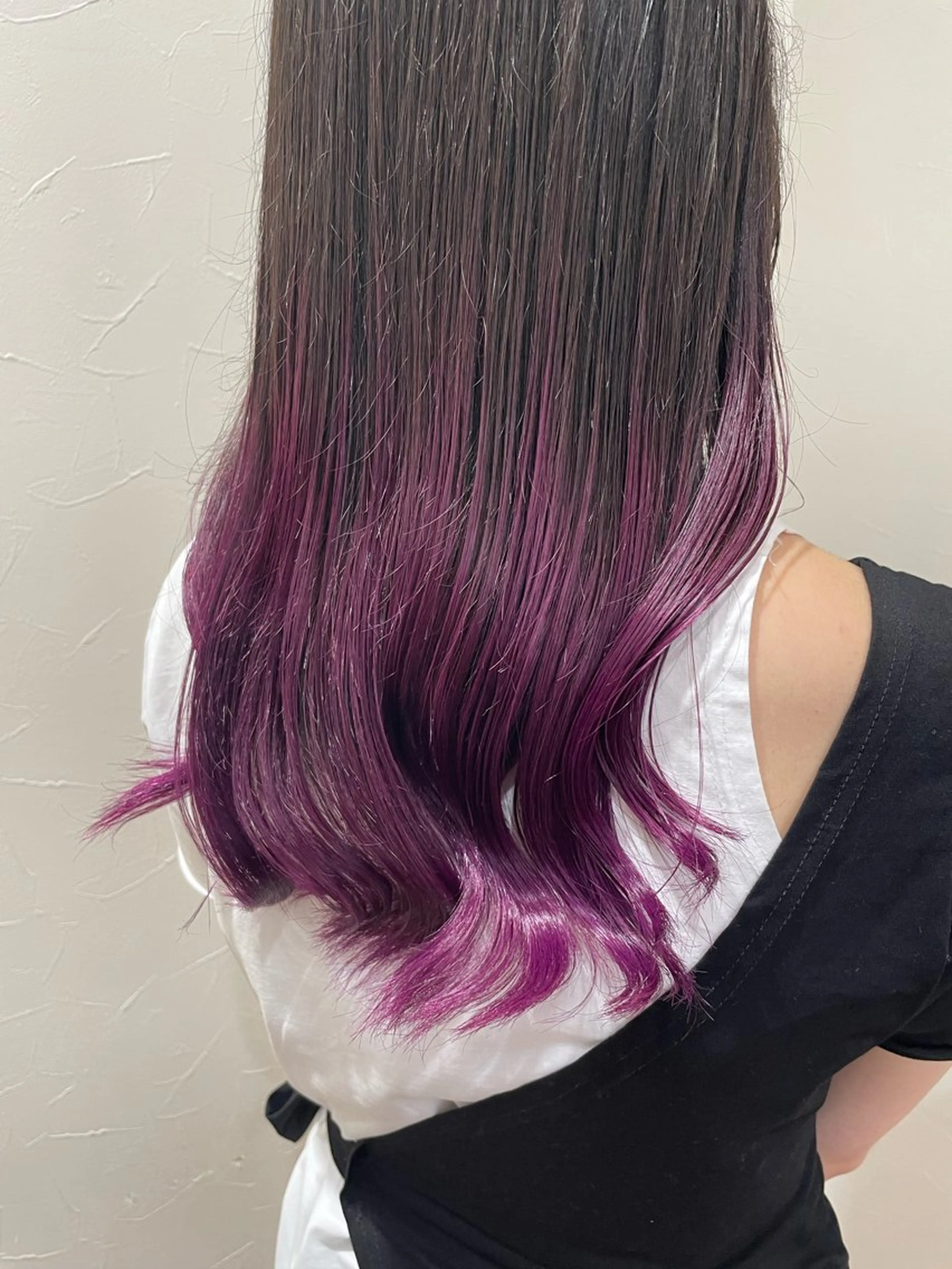 ロング カラー グラデーションカラー バイオレットカラー 絹村 健人のヘアスタイル