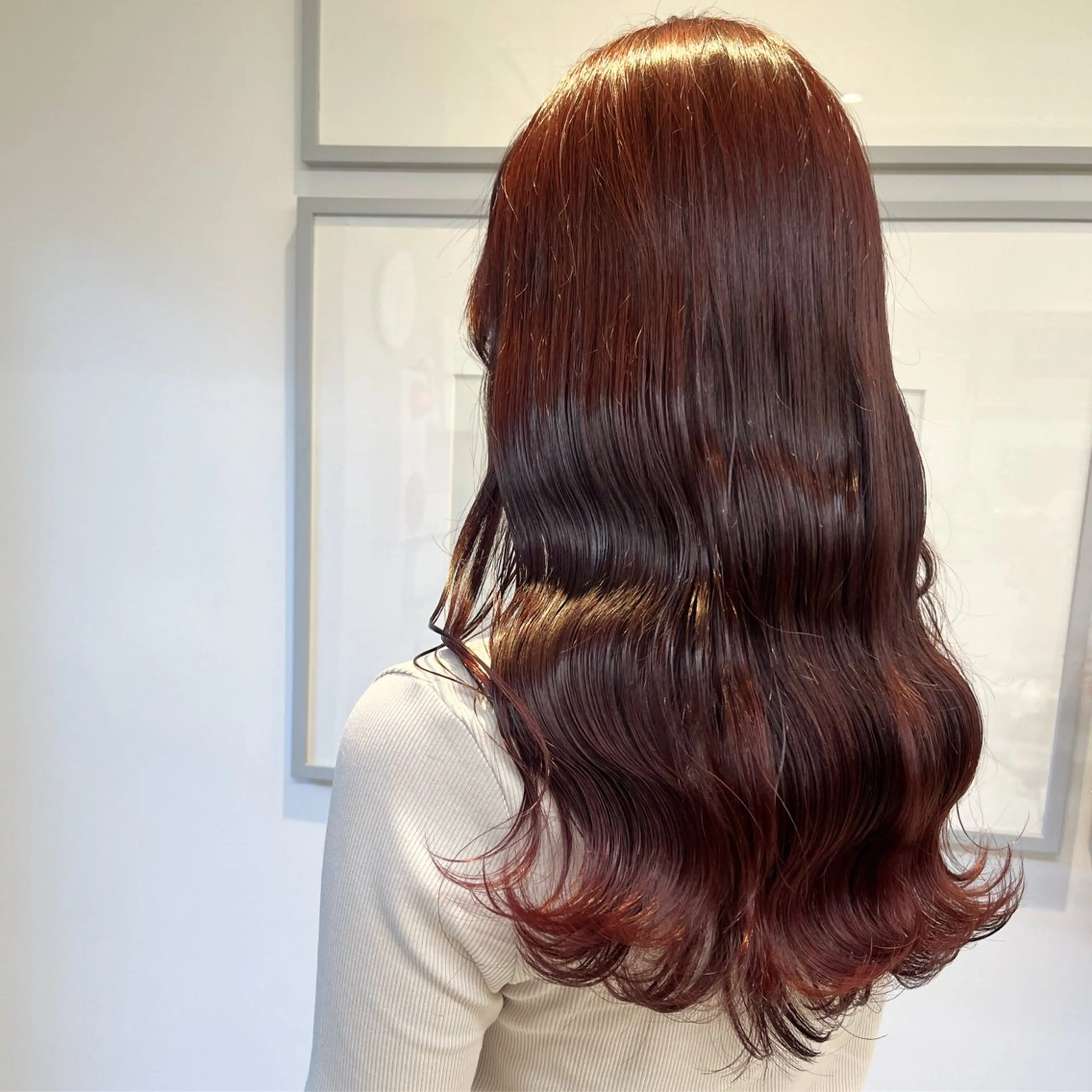 セミロング カラー ボルドーカラー レッドカラー カット ヘアカラー トリートメント ヘッドスパ ヘアセット カジュアルを女っぽく 𝗮𝘆𝗮𝗰𝗼のヘアスタイル