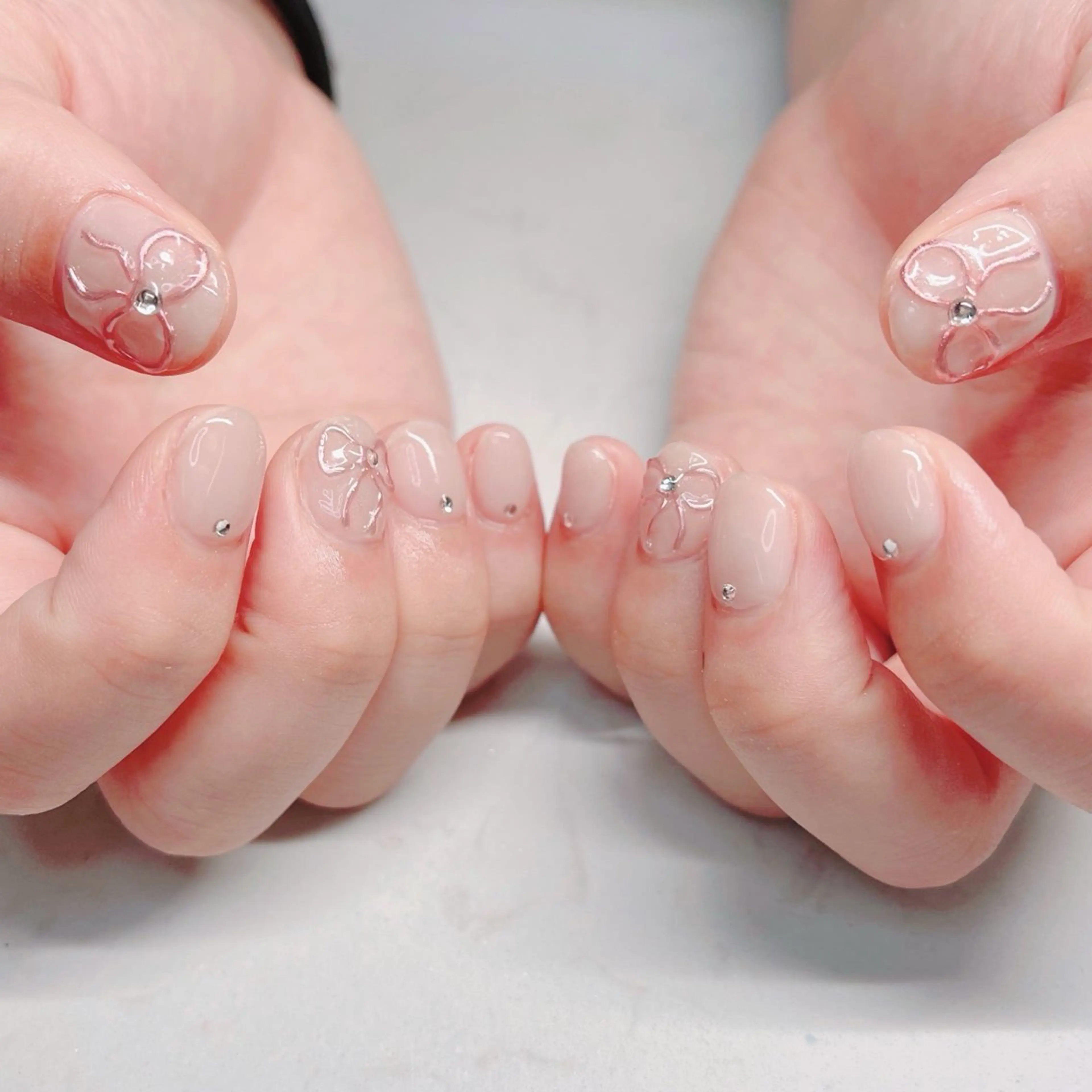 ネイル アートネイル ミラーネイル リボン ハンドネイル pomy nail 新宿店所属・otomi 🌼*･のネイルデザイン