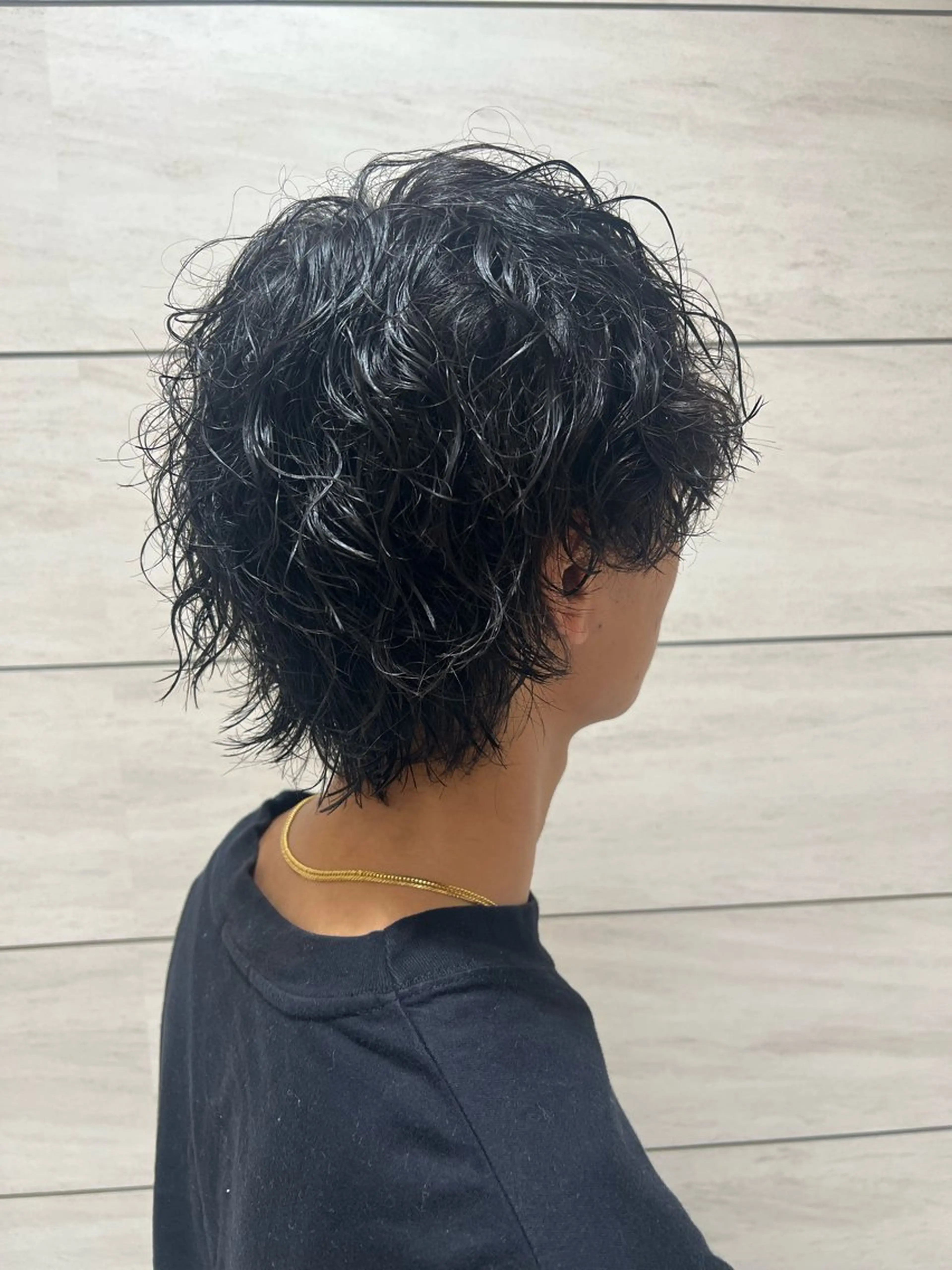 ミディアム パーマ メンズ ミディアムパーマ メンズパーマ メンズウルフカット ウルフカット スパイラルパーマ メ イのヘアスタイル