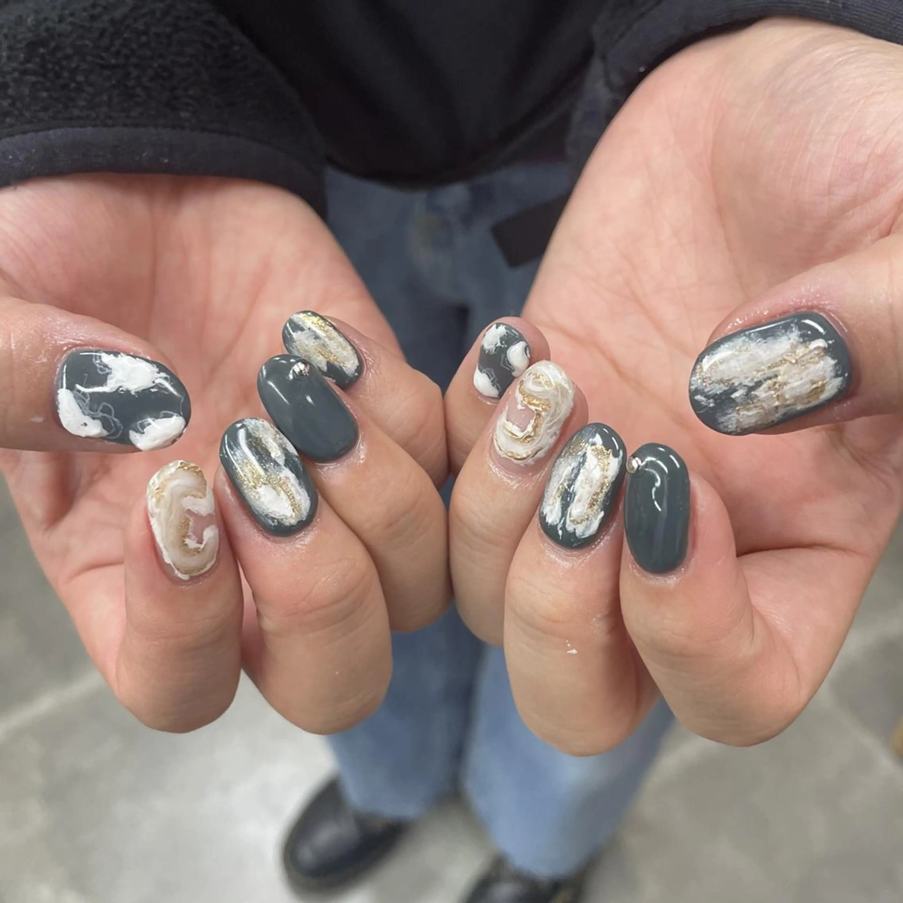 ネイル アートネイル べっ甲ネイル ジェルネイル グリーン キラキラネイル nailstudio eviz新宿店のネイルデザイン