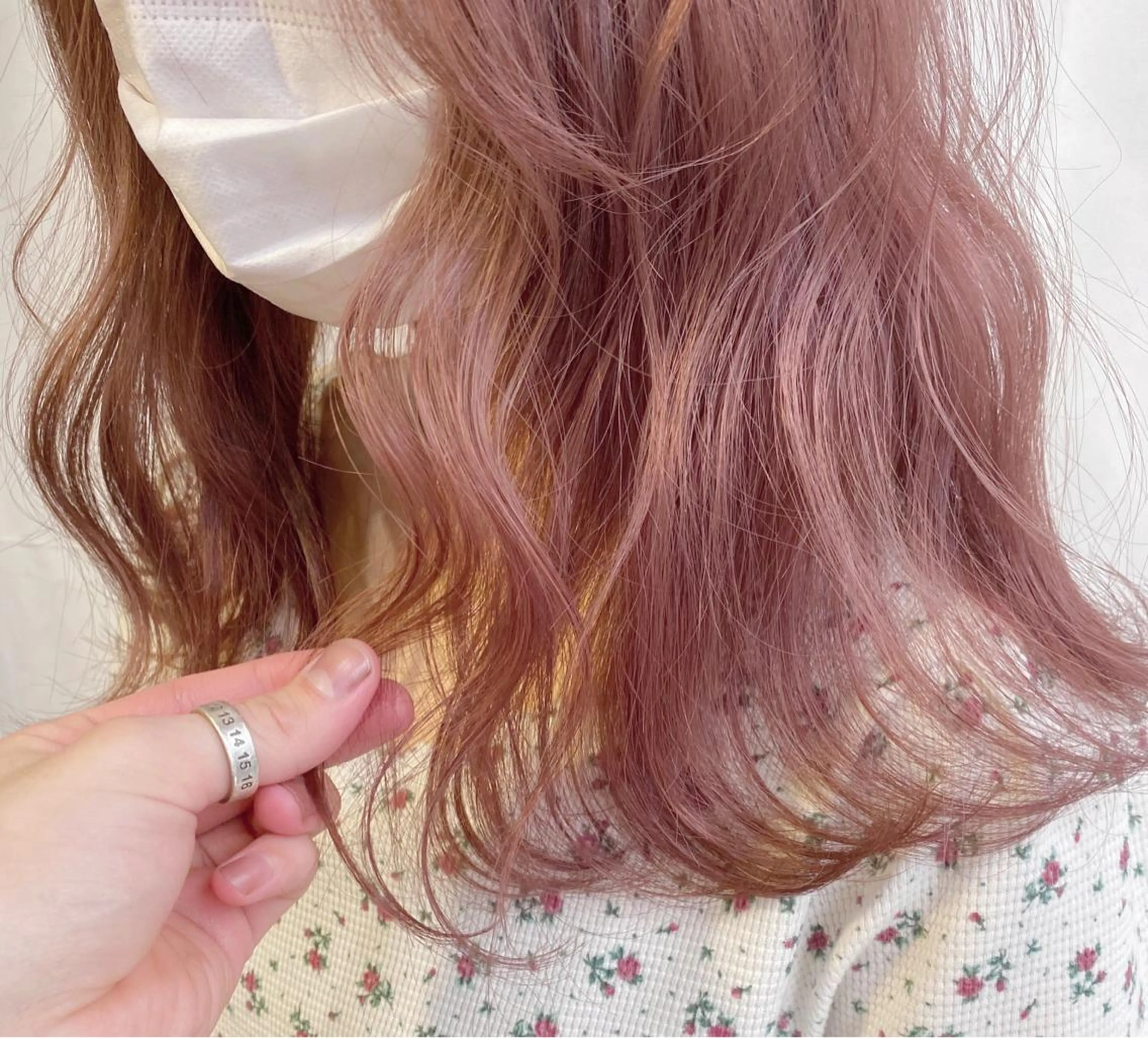 セミロング カラー ベージュカラー ブリーチ ハイトーンカラー ミルクティーベージュ ピンクカラー Piaコータロー ハイトーン&‪ボブのヘアスタイル