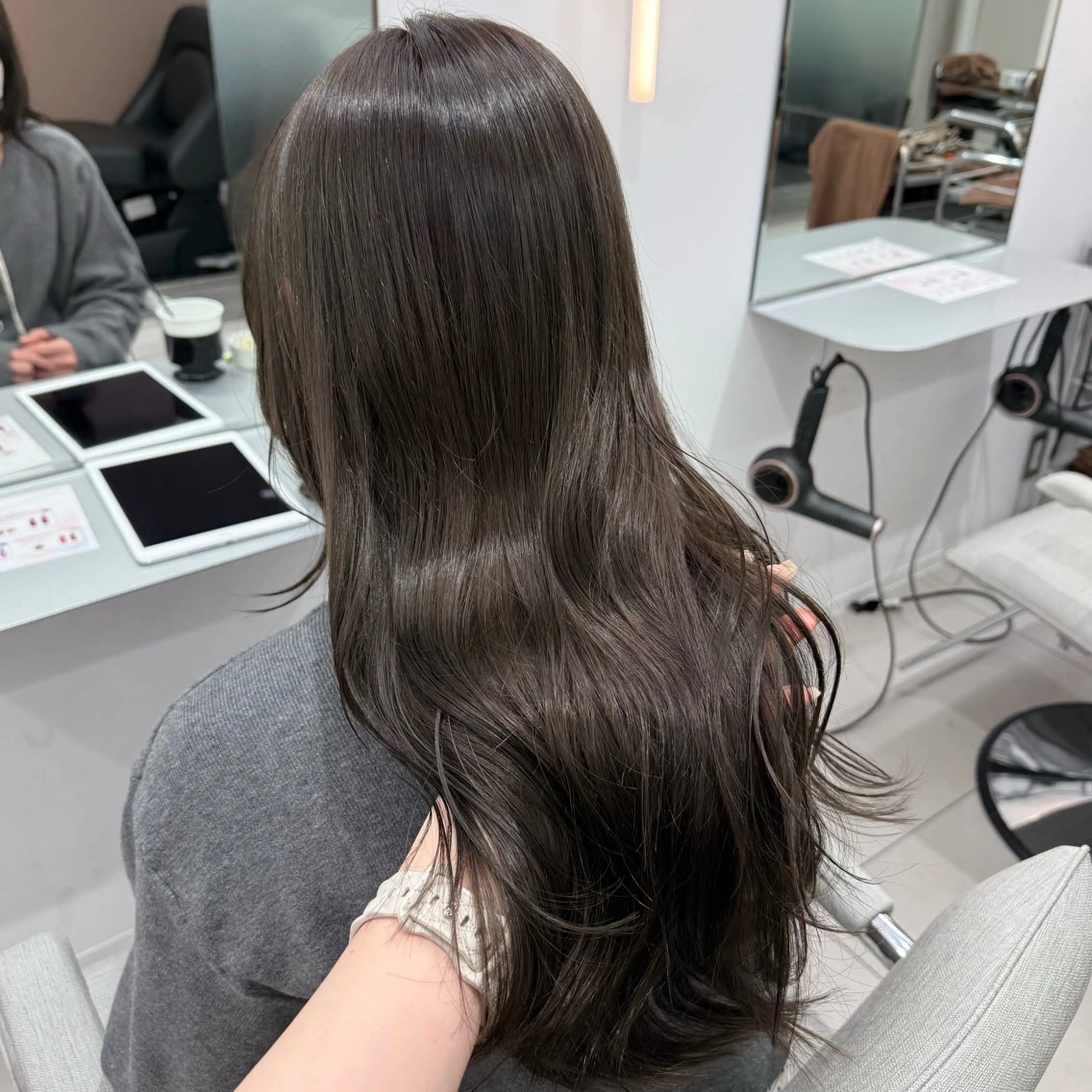 ロング カラー ブリーチ ダブルカラー グレージュ ブリーチなしカラー オリーブグレージュ カット ヘアカラー 澤 佑華 🎀 透明感カラーのヘアスタイル