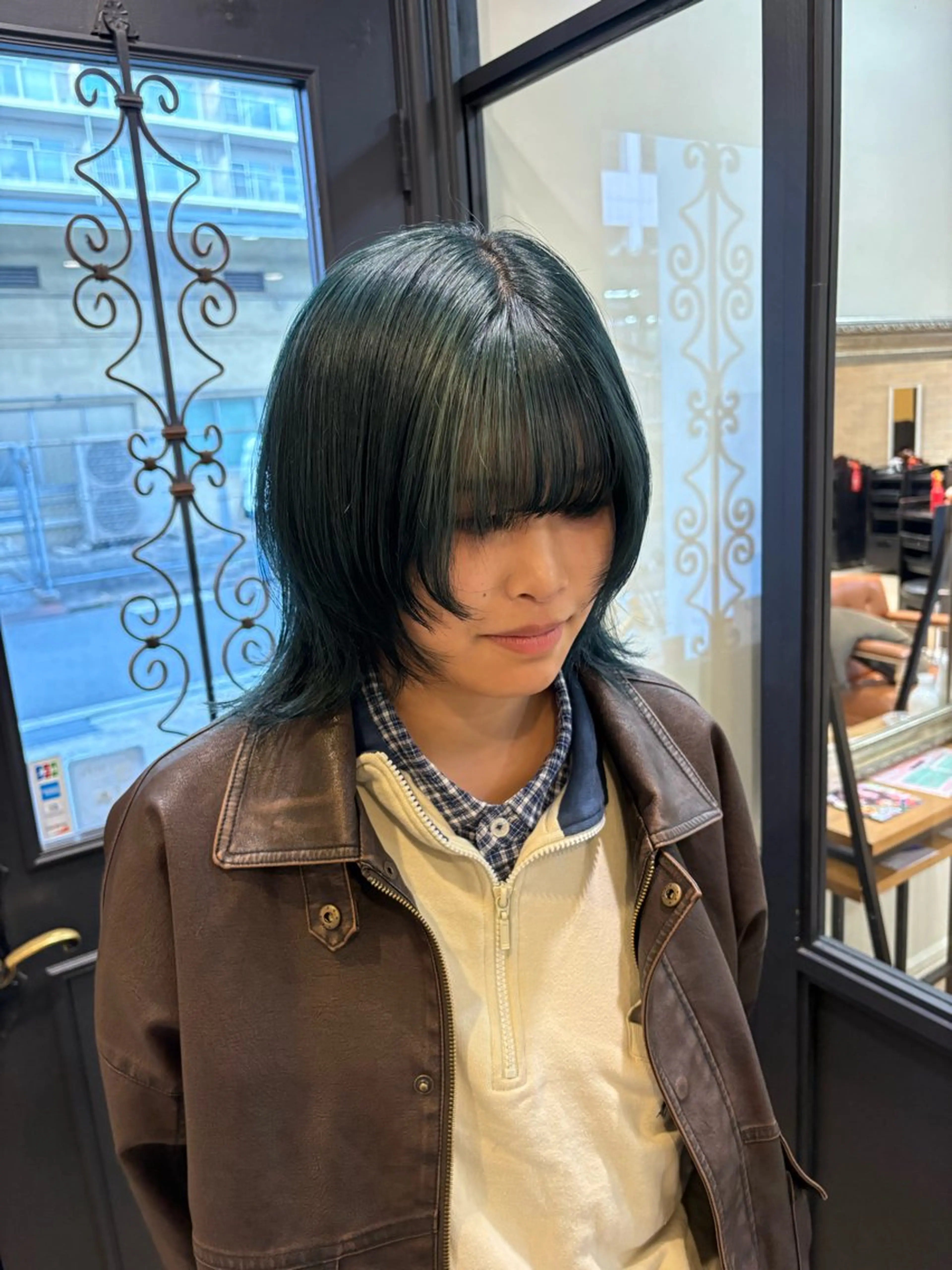 セミロング カラー ヘアカラー しおり🍬 KOKORO🤍のヘアスタイル