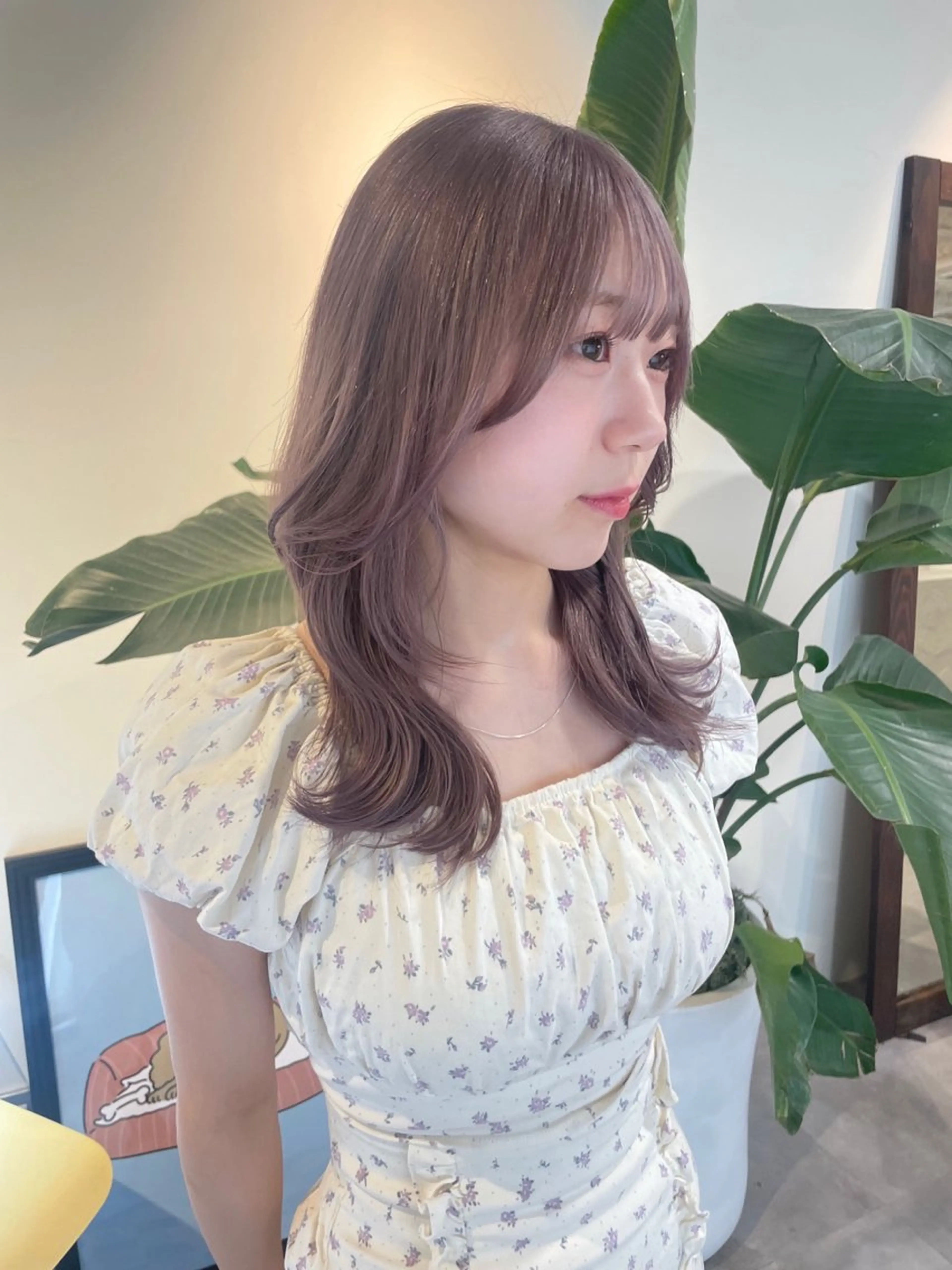 セミロング カラー ベージュカラー ラベンダーカラー ラベンダーベージュ ヘアカラー 若月 あやかのヘアスタイル