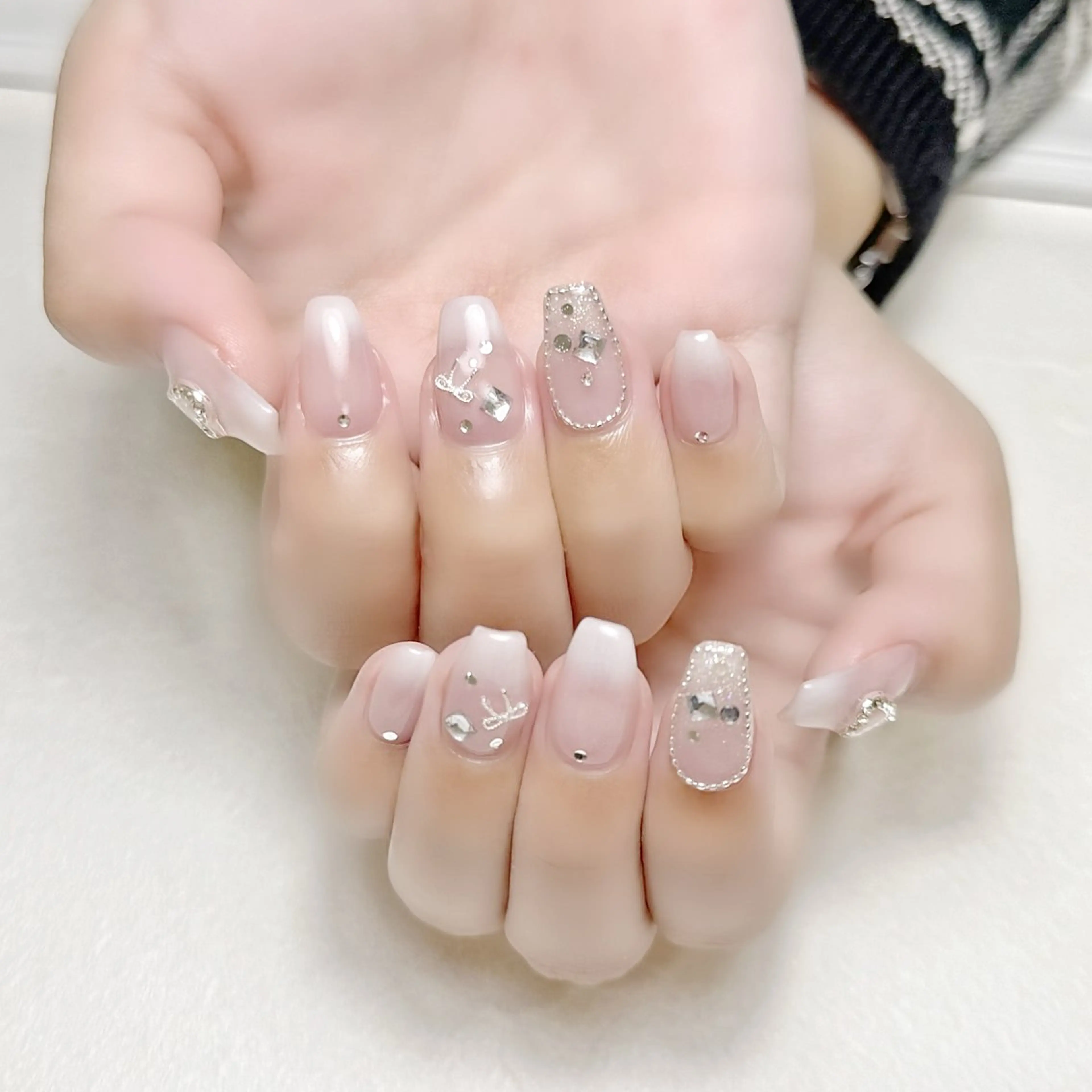 ネイル アートネイル 持ち込み ピンク リボン ストーンネイル rouse nail RISATOのネイルデザイン