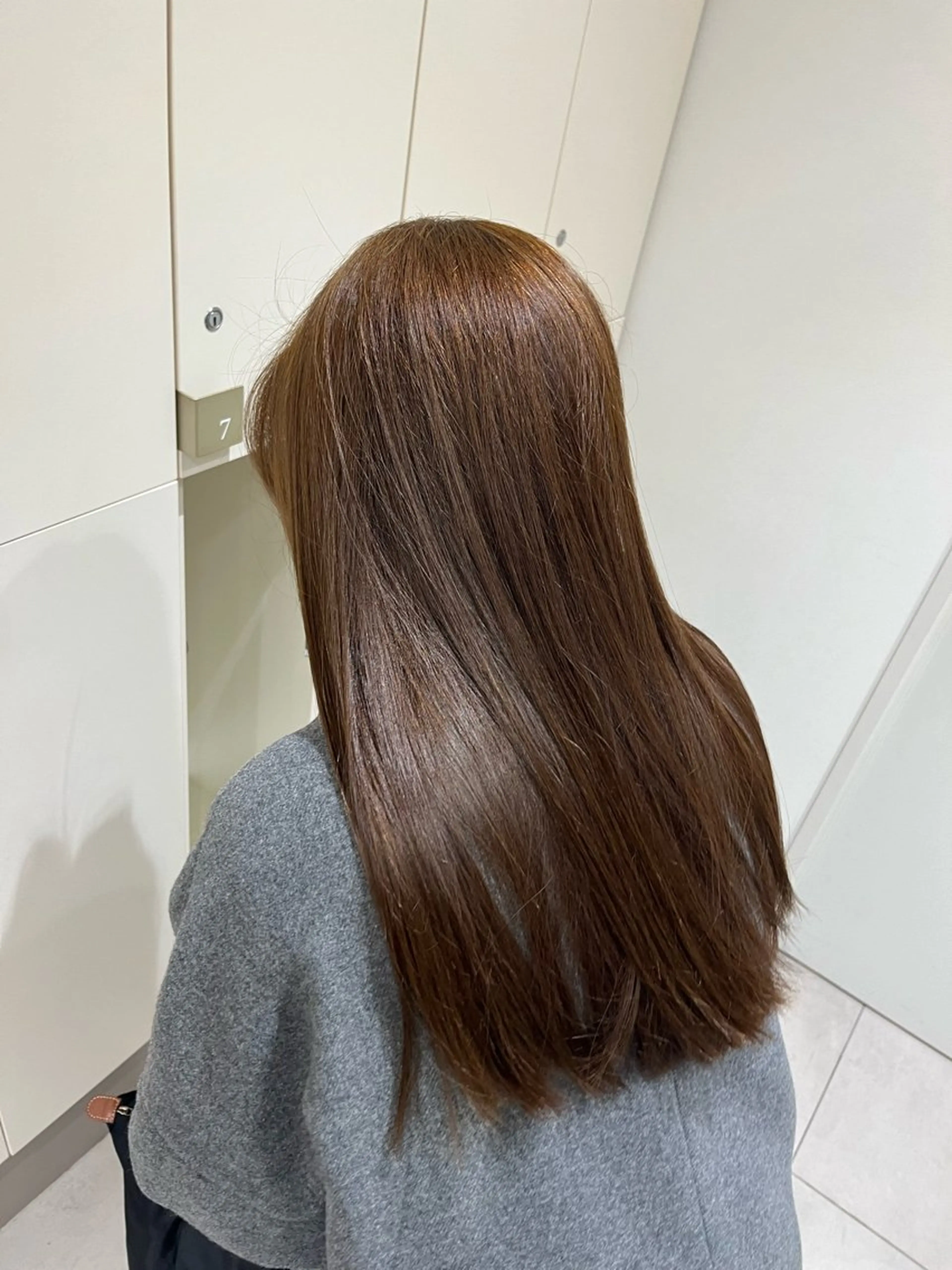 ロング カラー 似合わせレイヤー 透明感カラーのヘアスタイル