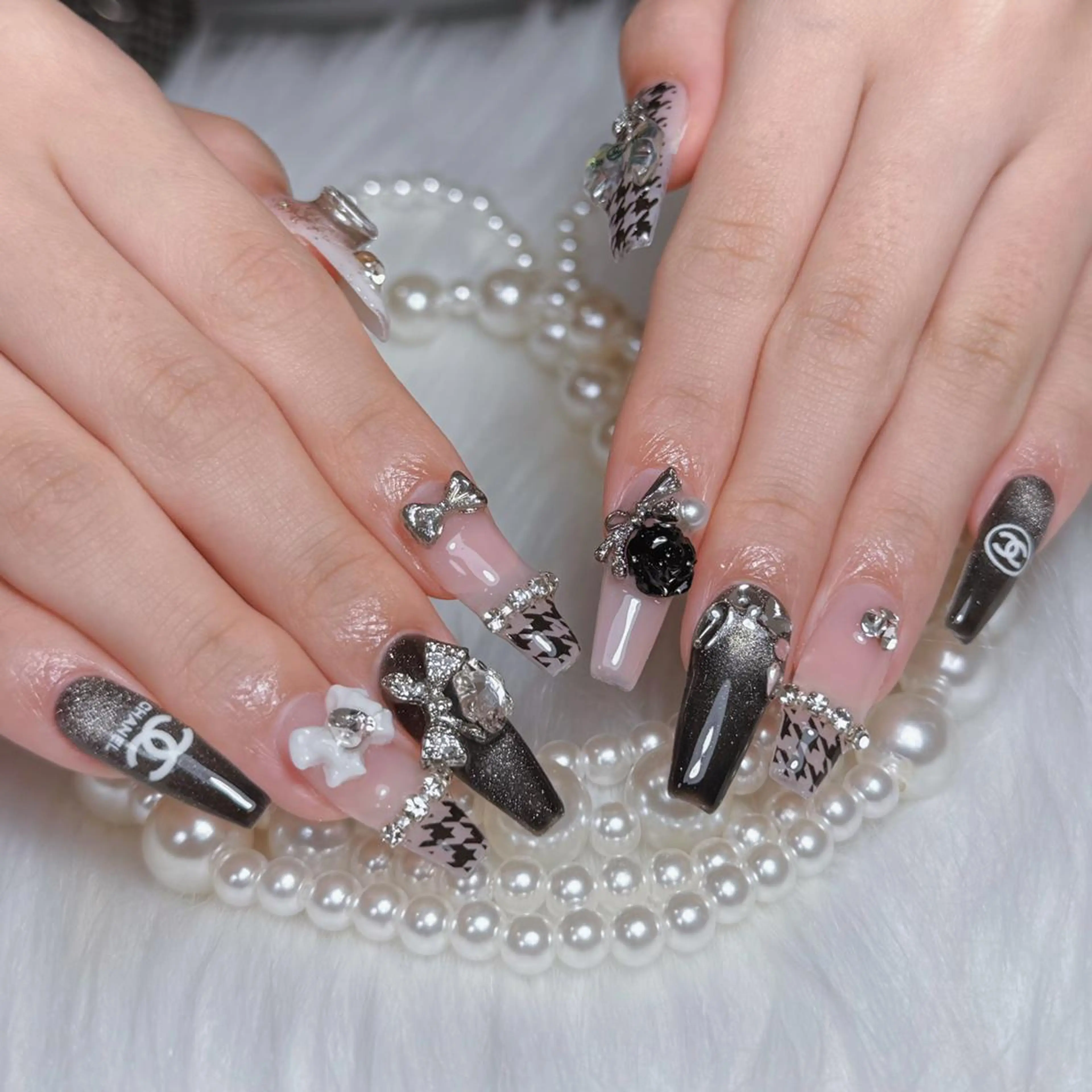 ネイル アートネイル オーロラネイル ガーリー キラキラネイル 韓国ネイル ハンドネイル DIAMOND NAILMANAMIのネイルデザイン