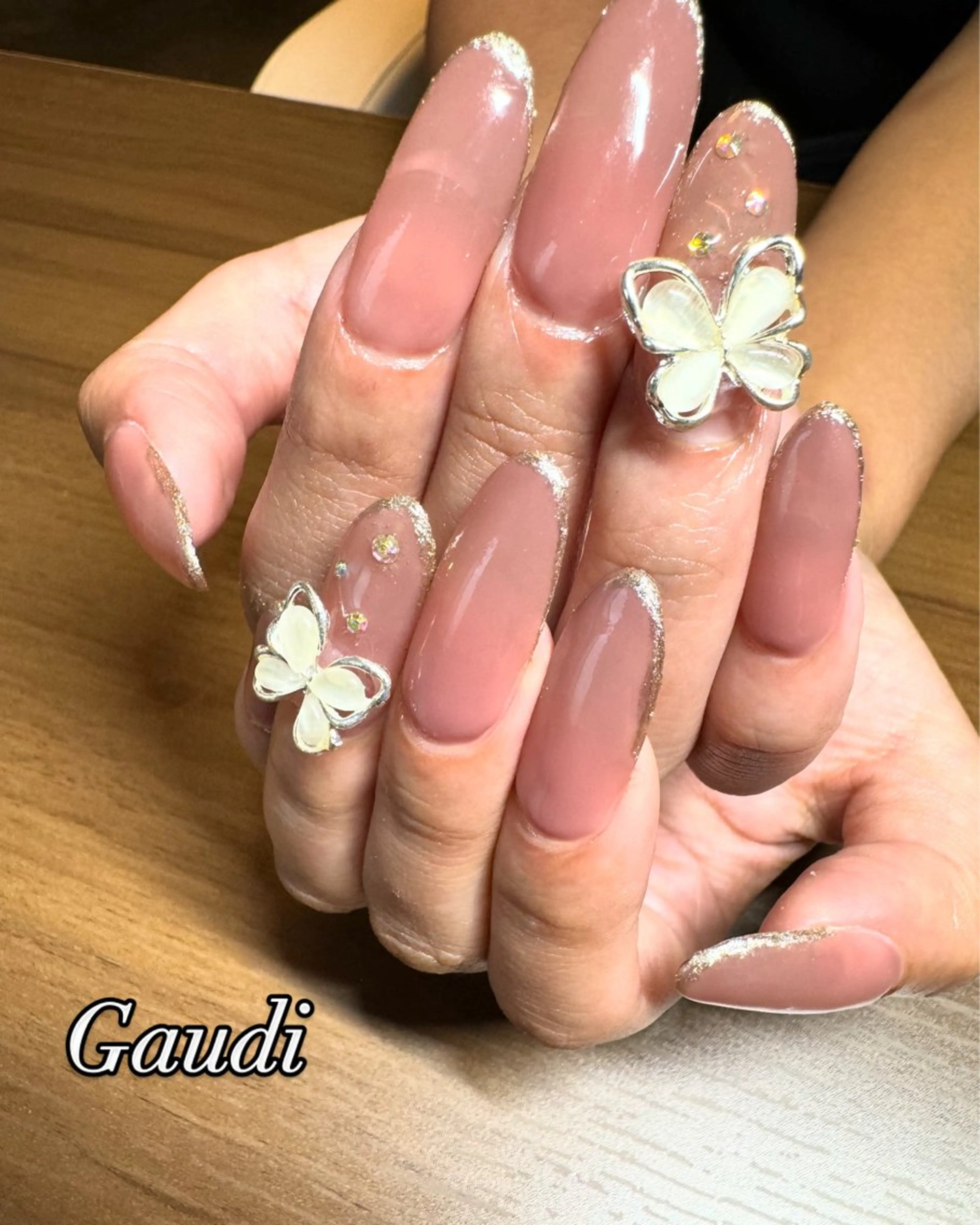 ネイル 長さ出し ゴールド ラメ(グリッター) ミラーネイル ワンカラーネイル Gaudi.Nail Rinaのその他イメージ