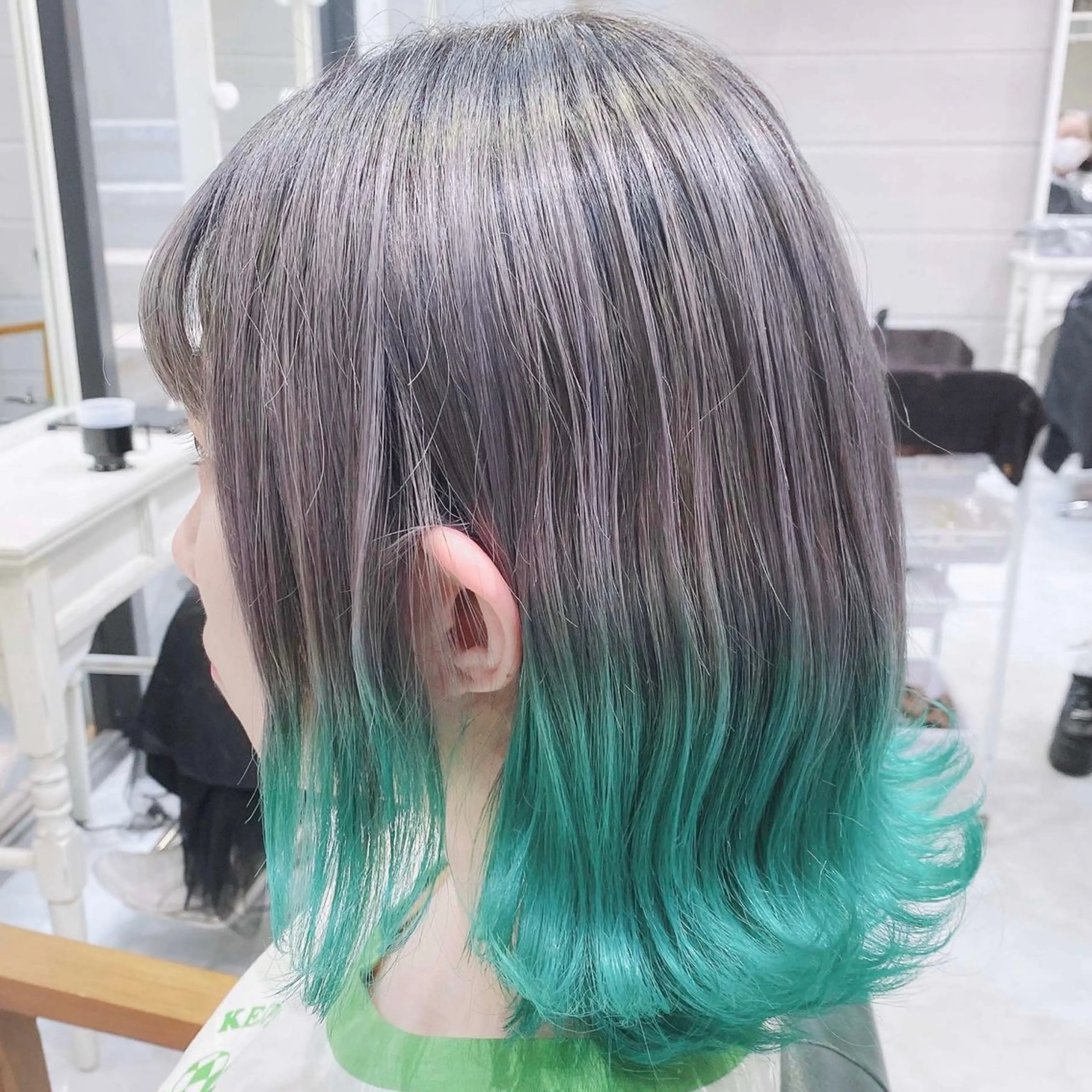 ミディアム カラー ブリーチ デザインカラー グラデーションカラー グレージュ ハイトーンカラー DAYS Men’sのヘアスタイル