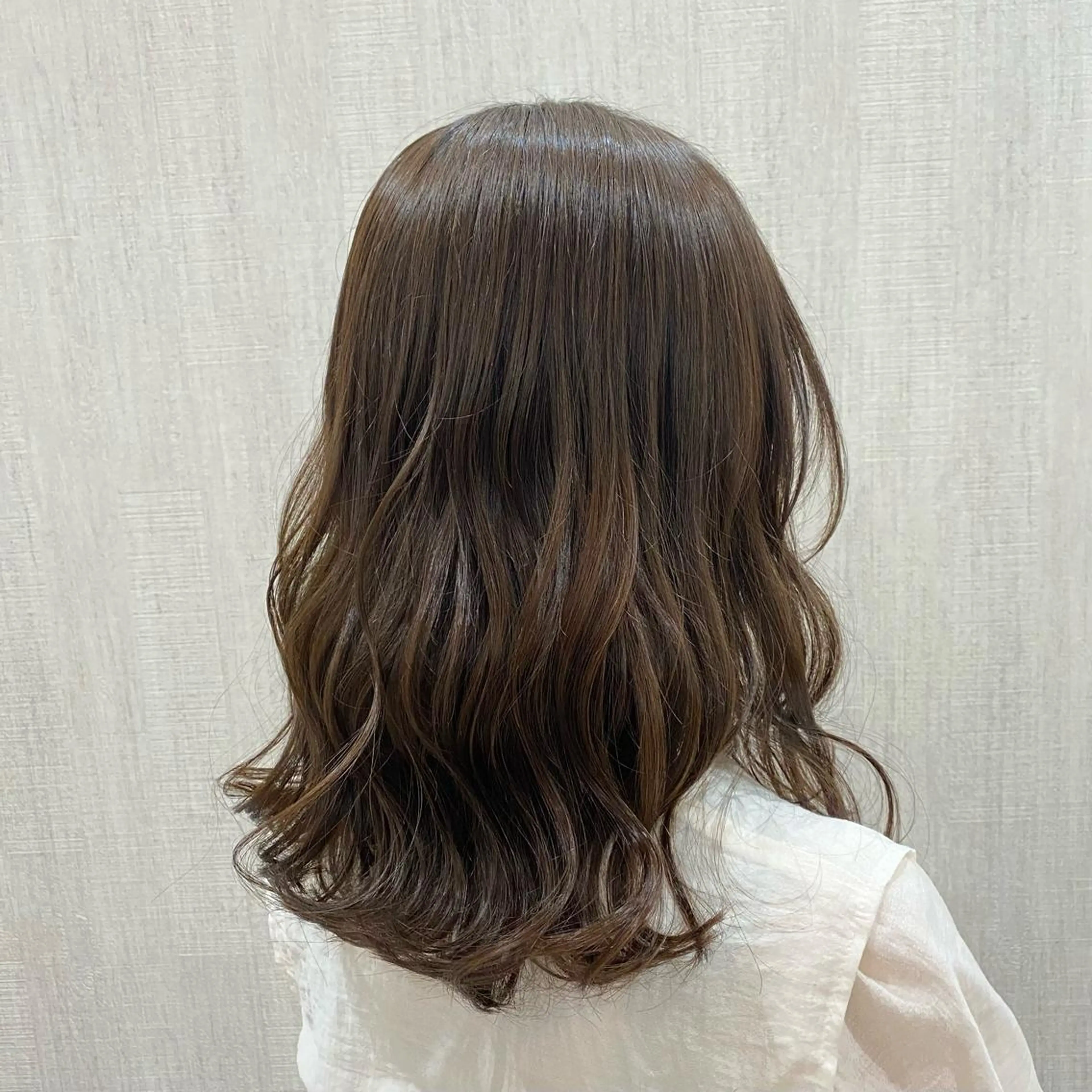 ミディアム カラー カット ヘアカラー トリートメント 🫧透け感⋆艶髪💎 山口アヤカのヘアスタイル