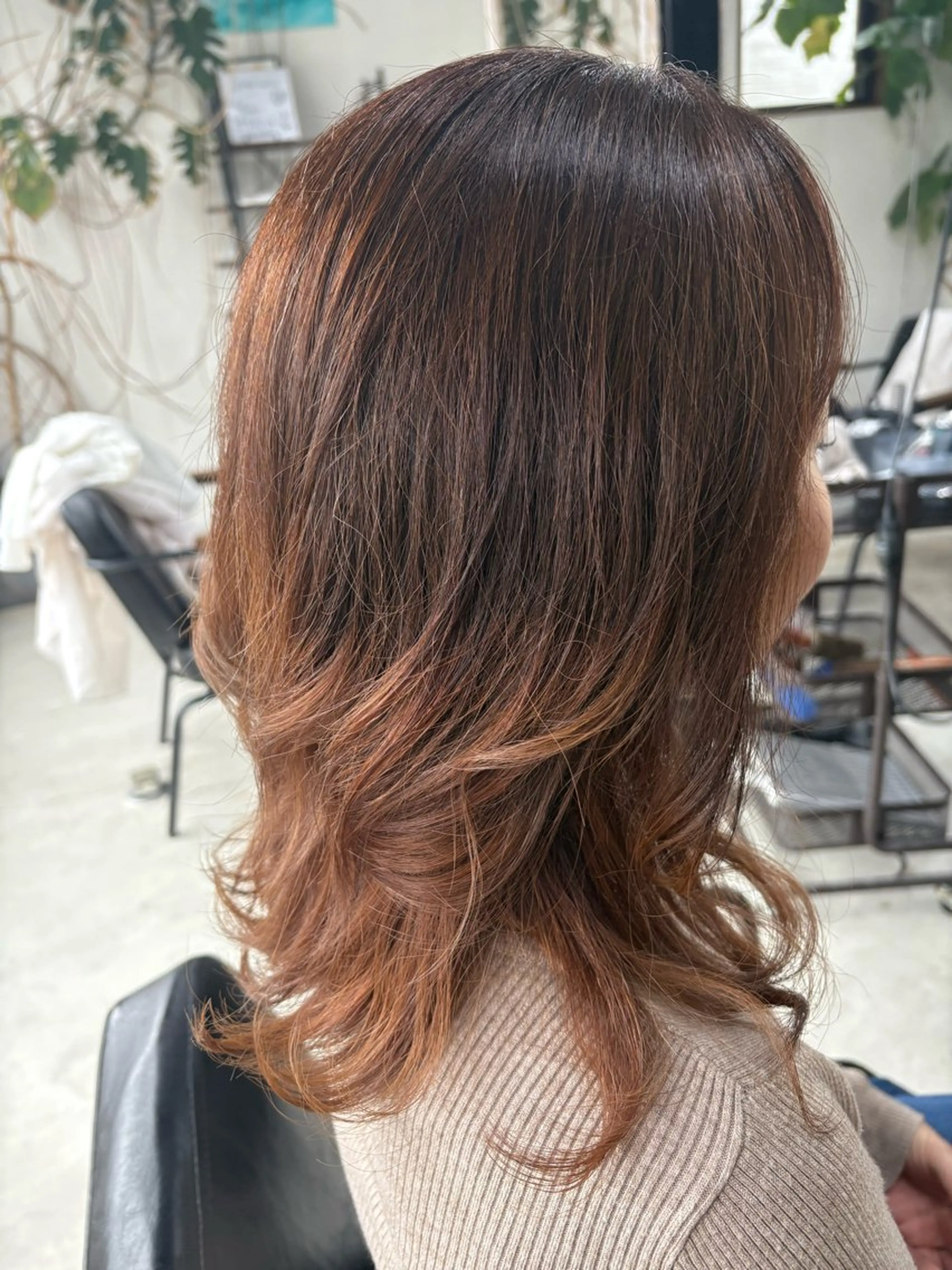 セミロング ヘアカラー 青柳 美咲のヘアスタイル