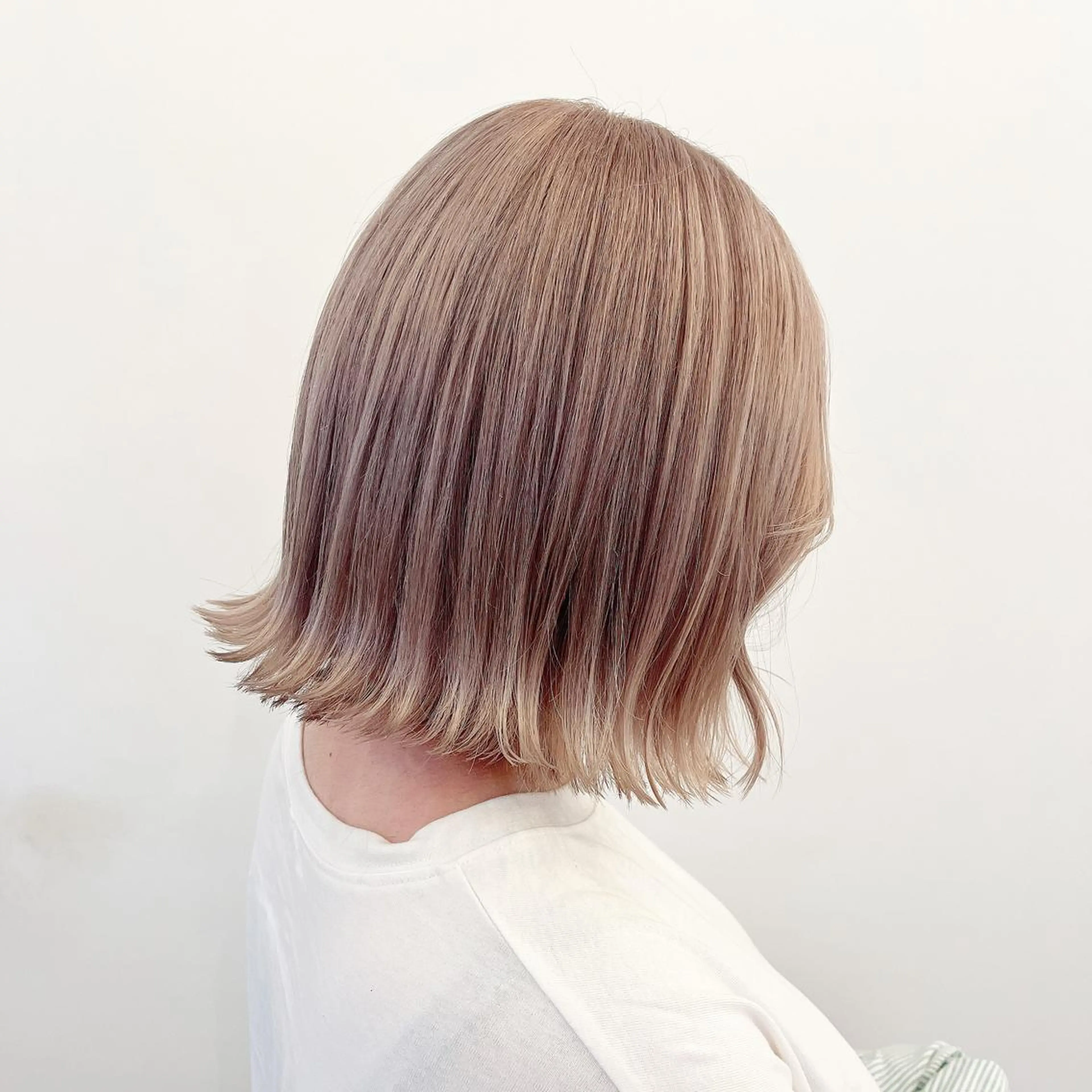 ショート カラー ブリーチ 🌷お洒落推しカラー moe🐰🌷のヘアスタイル