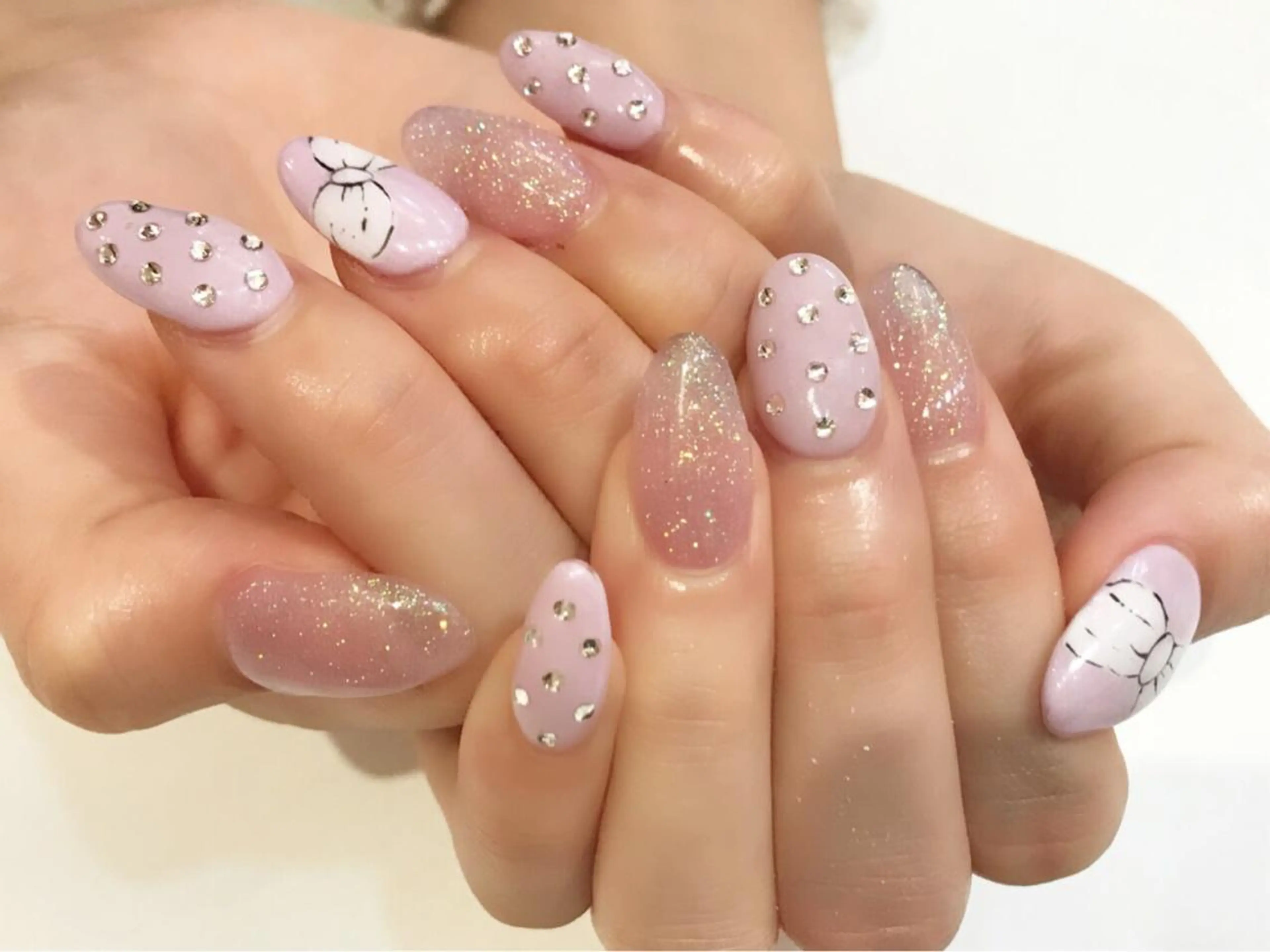 ミディアム カラー パーマ メンズ キッズ ネイル ジェルネイル キラキラネイル ロングネイル スカルプネイル ストーンネイル NAILSGOGO shibuyaのネイルデザイン