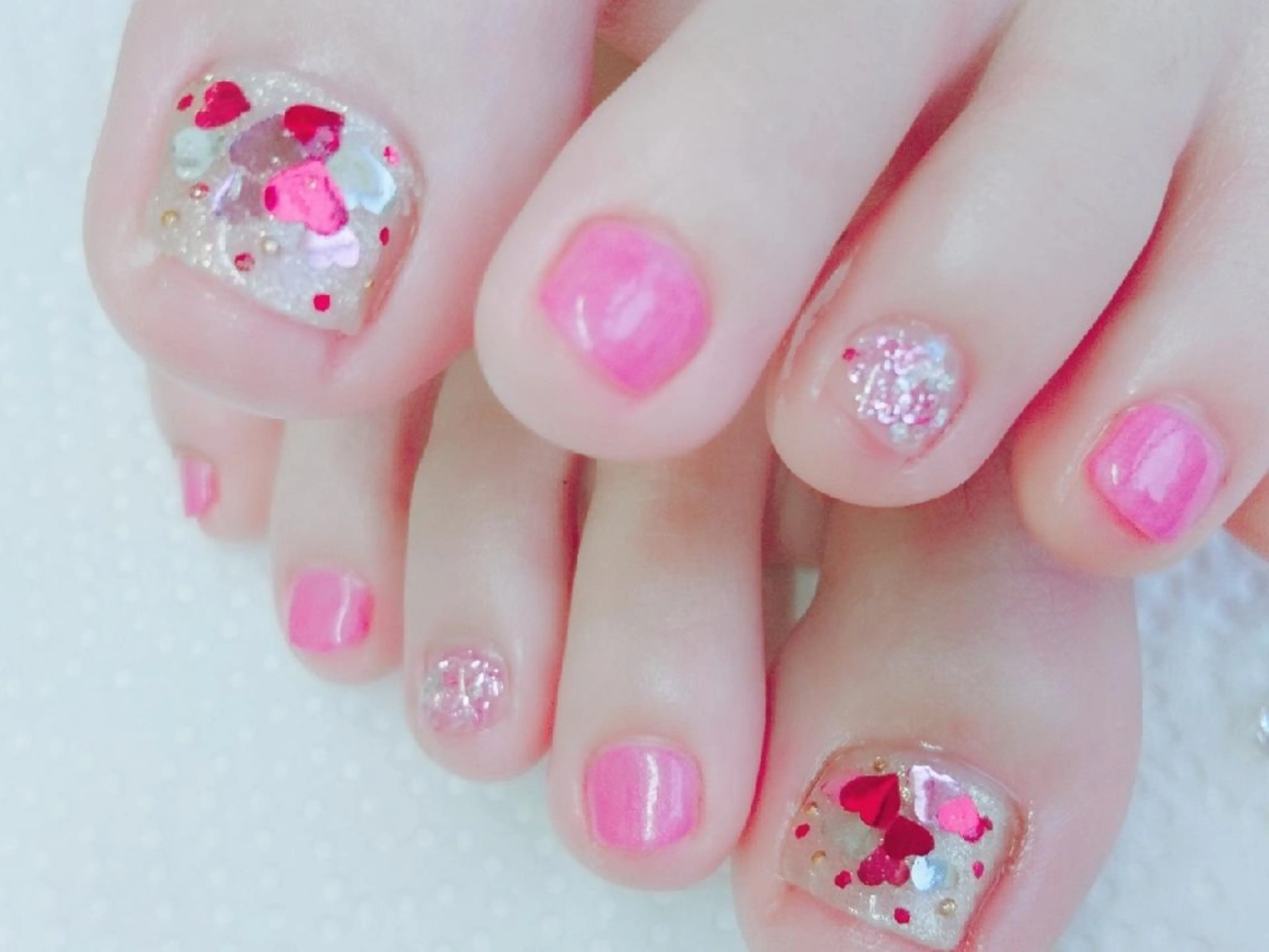 ネイル フットネイル ハート ホログラムネイル プライベートサロン RosyLily所属・プライベートサロン Rosy Lilyのネイルデザイン