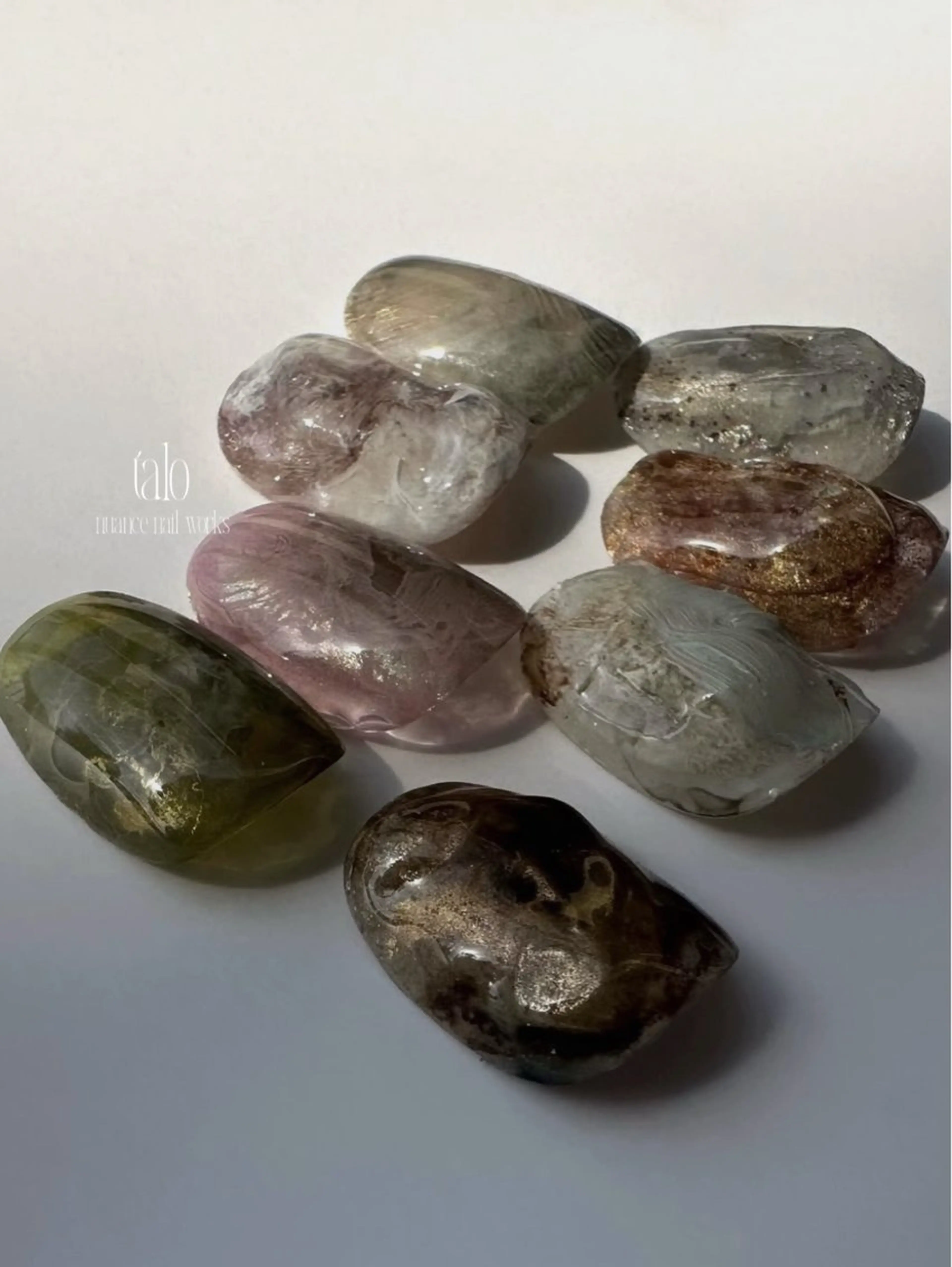 ネイル アートネイル マグネットネイル ニュアンスネイル ぷっくりネイル talo .のネイルデザイン