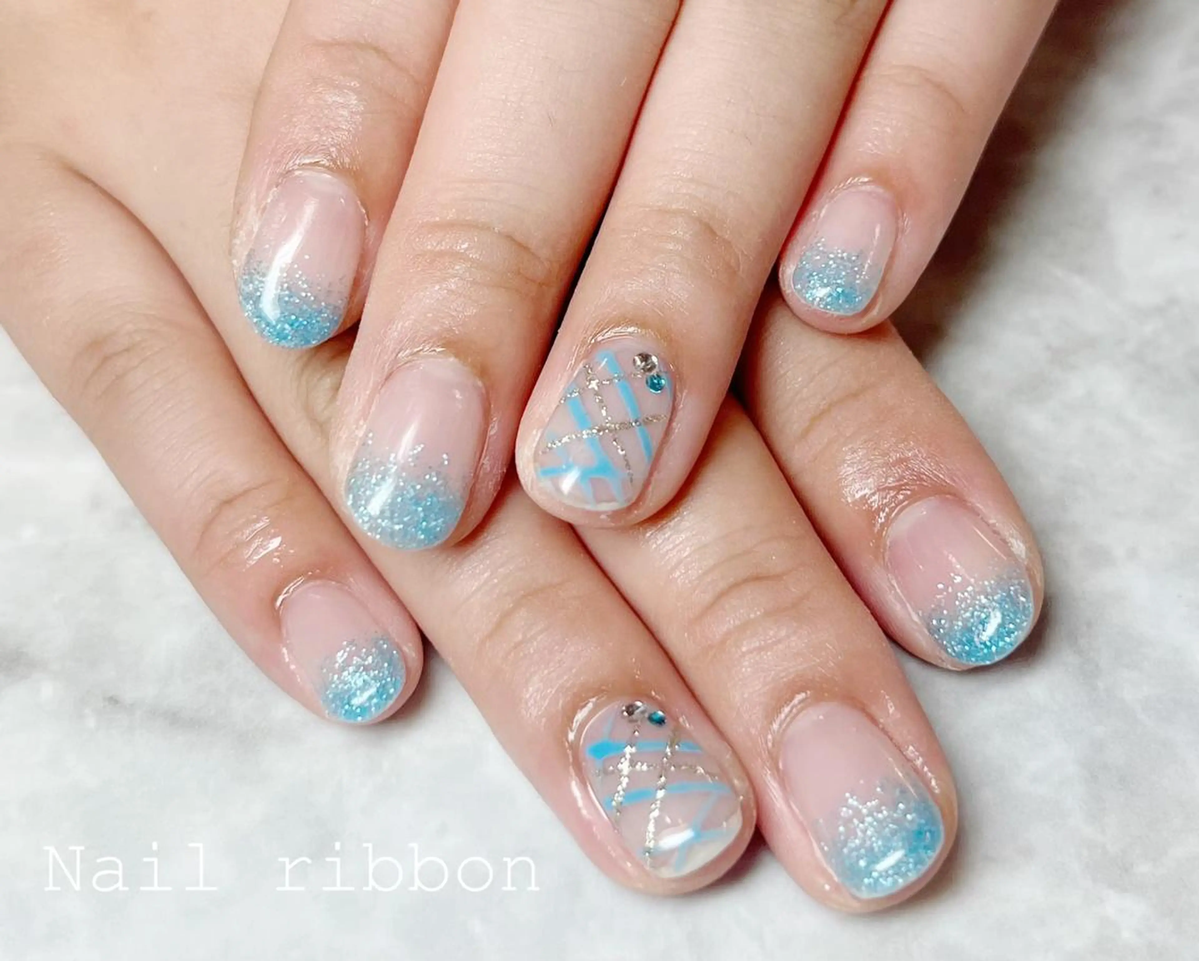 ネイル ネイルリボン 受付スタッフのネイルデザイン