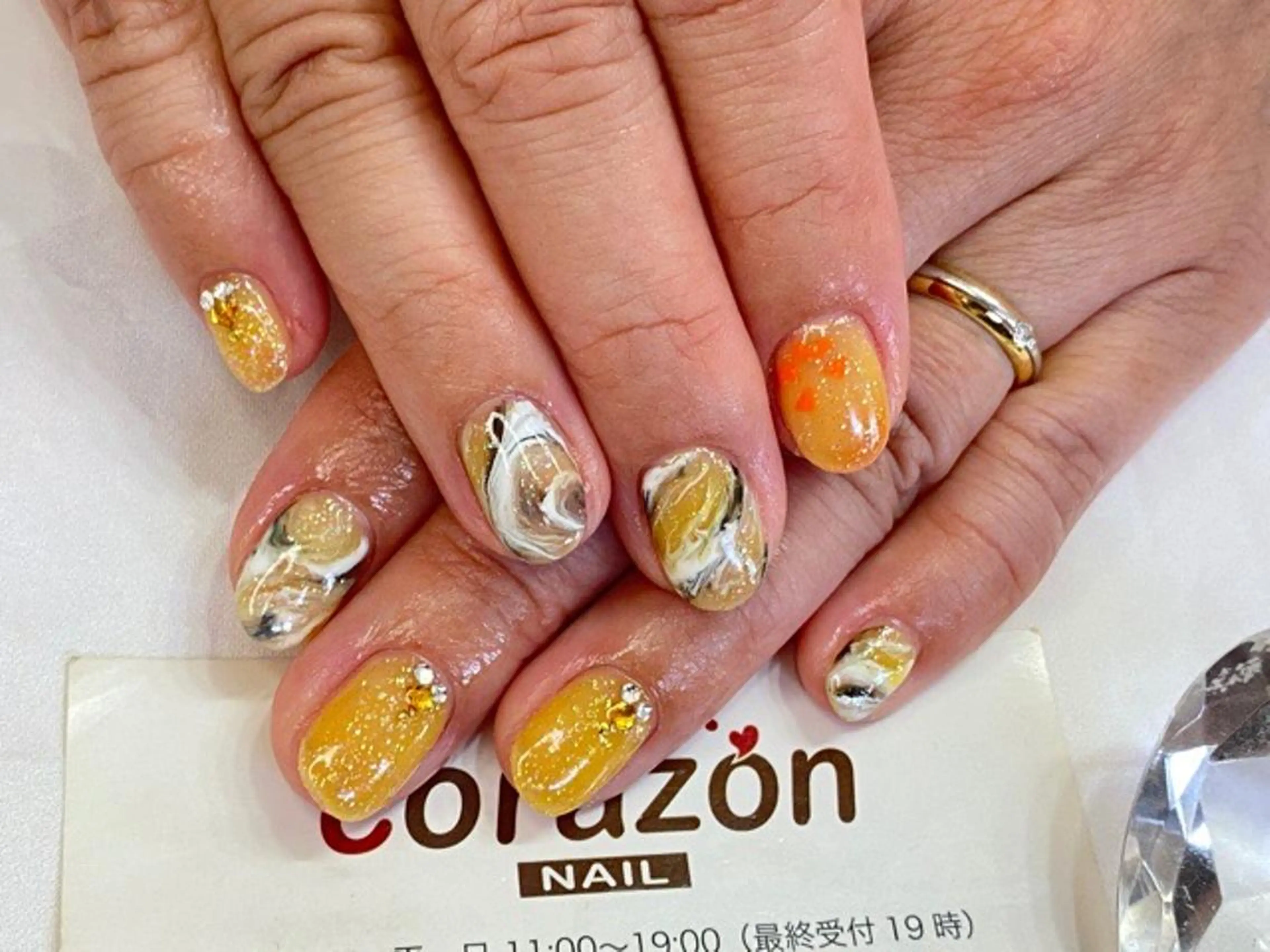 ネイル ジェルネイル ハロウィン ラメ(グリッター) 大理石ネイル(マーブル) corazon所属・ネイリスト aicoのネイルデザイン