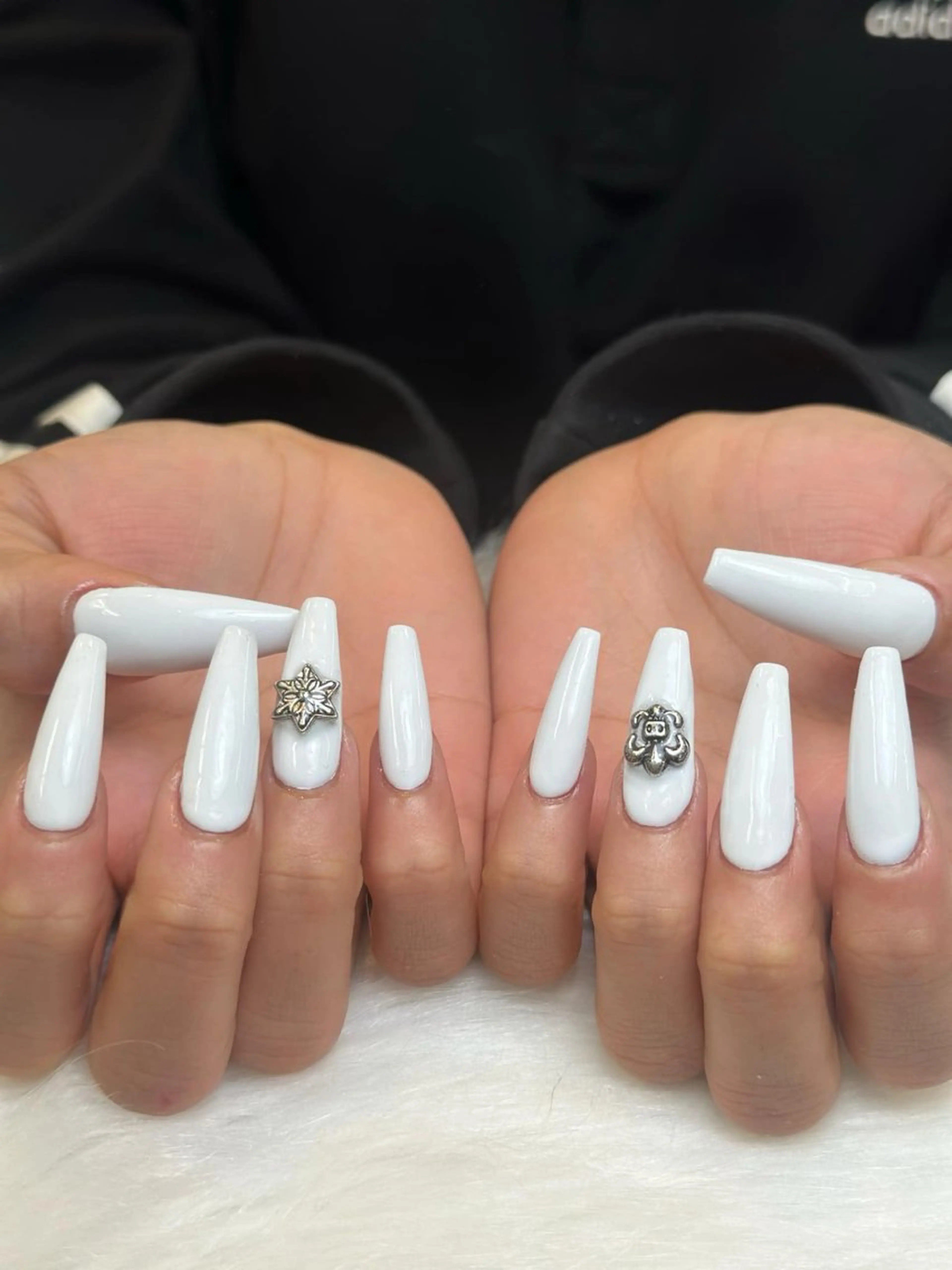 ネイル グラデーション キラキラネイル ワンカラーネイル 冬ネイル Jenn Nail Salonのネイルデザイン