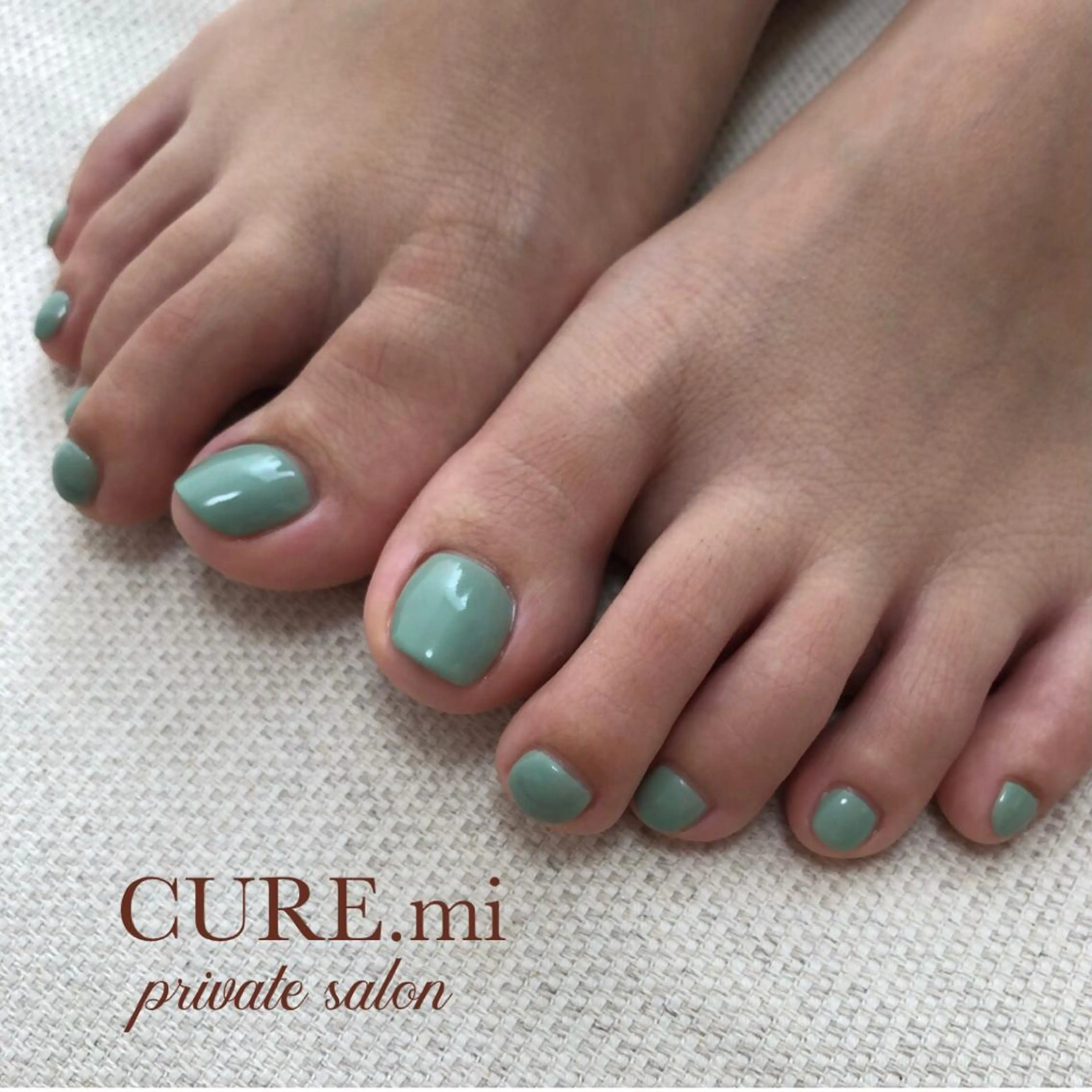 【フット単色塗り】オフ無料/足爪のお手入れ/ジェル単色塗り/保湿込みの写真